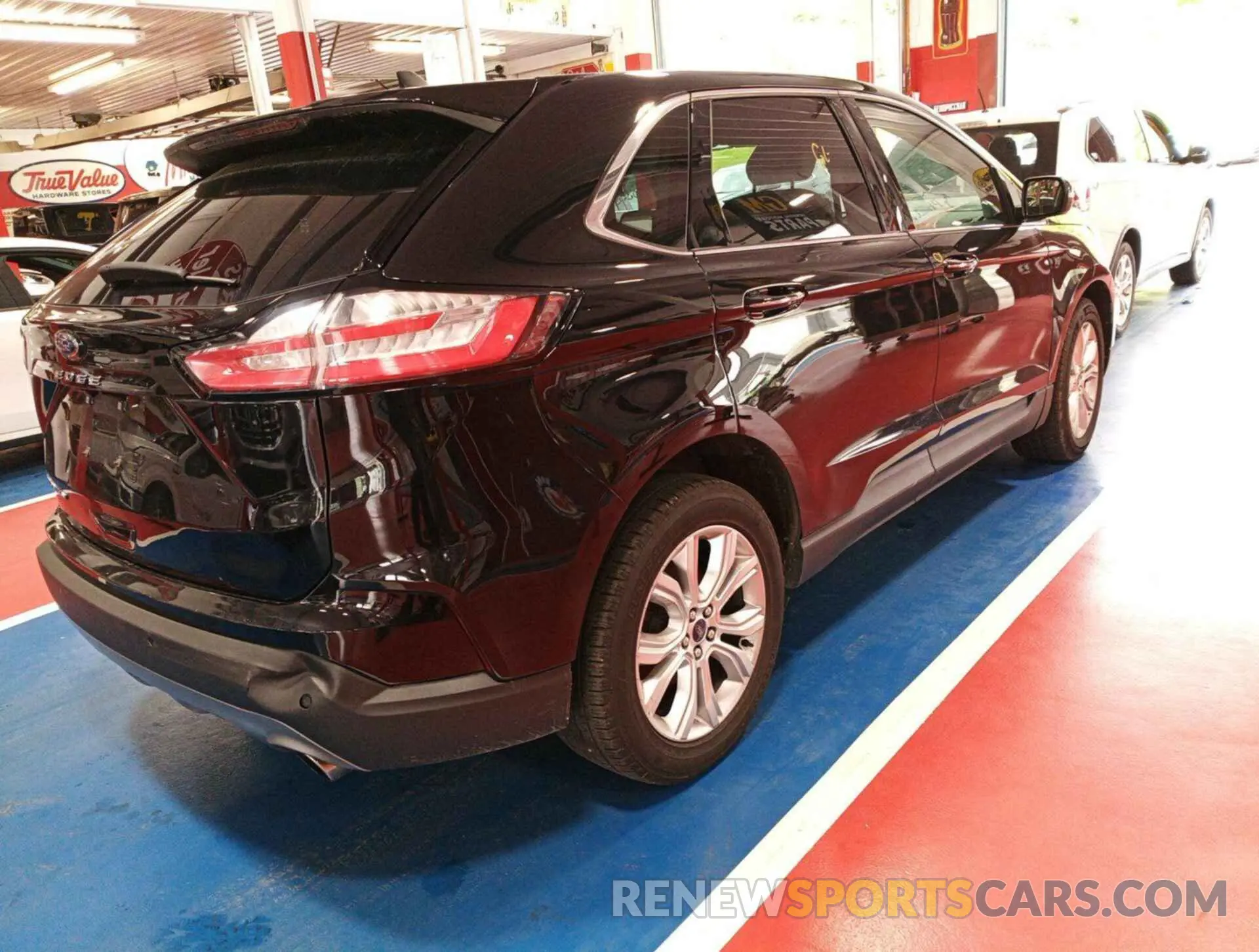 32 Photograph of a damaged car 2FMPK3K93MBA53426 FORD EDGE 2021