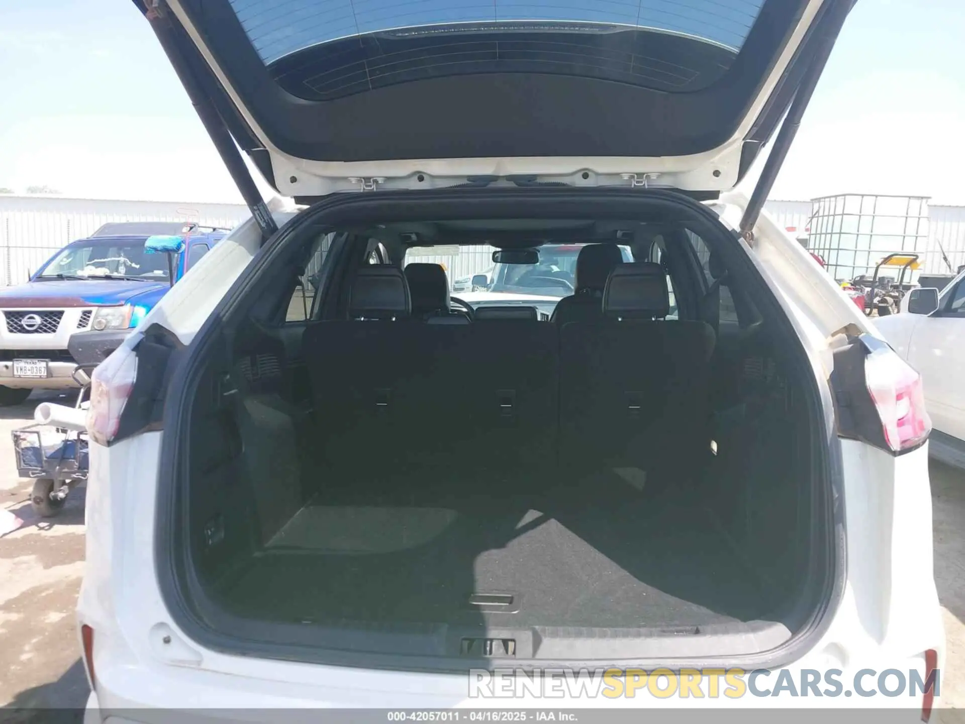16 Photograph of a damaged car 2FMPK3K99MBA58033 FORD EDGE 2021