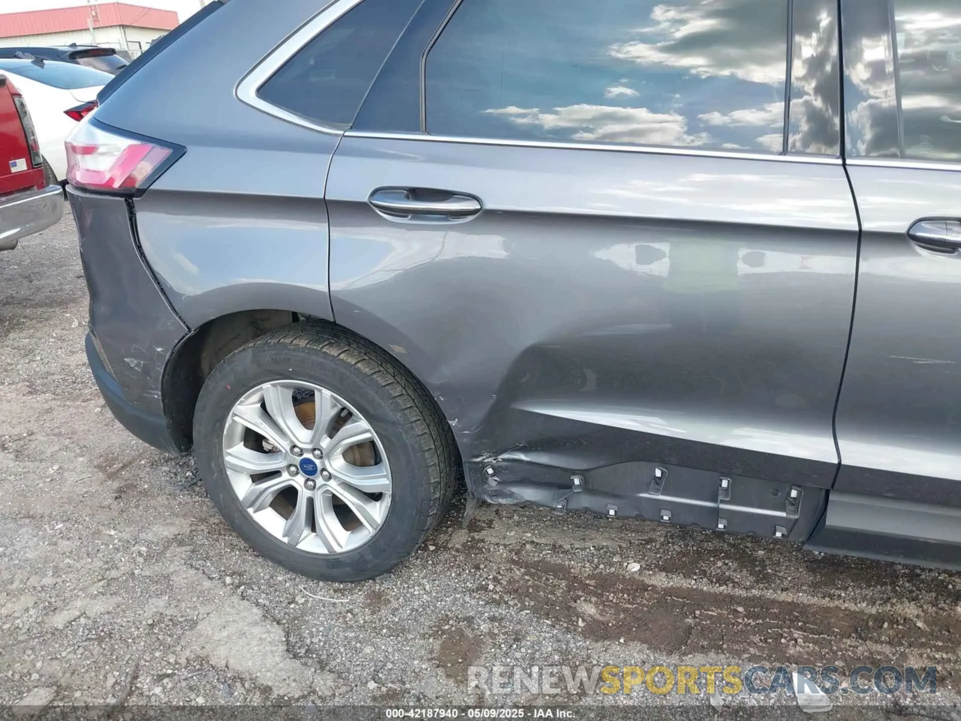 18 Photograph of a damaged car 2FMPK3K9XMBA21766 FORD EDGE 2021