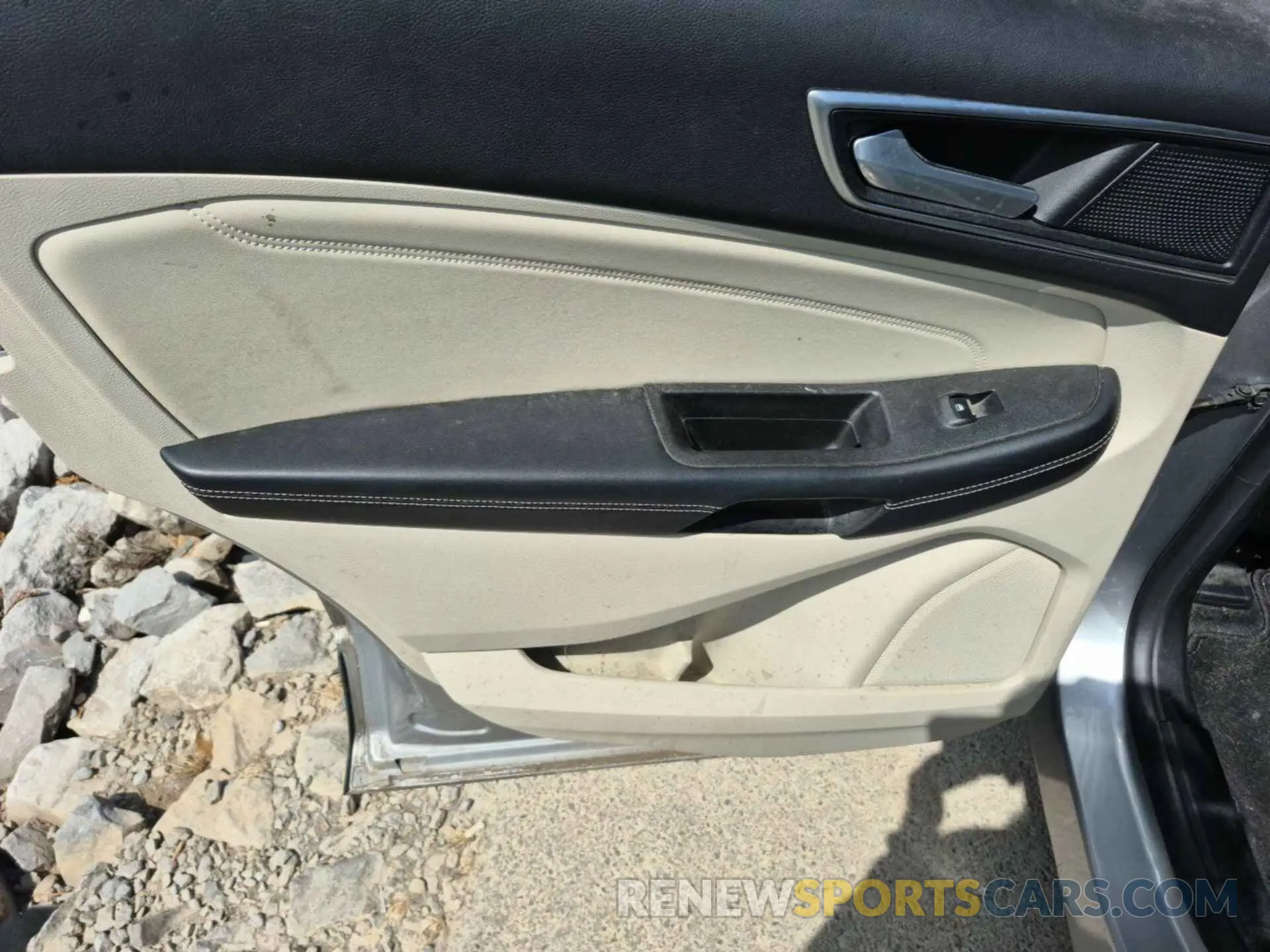 34 Photograph of a damaged car 2FMPK3K9XMBA50703 FORD EDGE 2021
