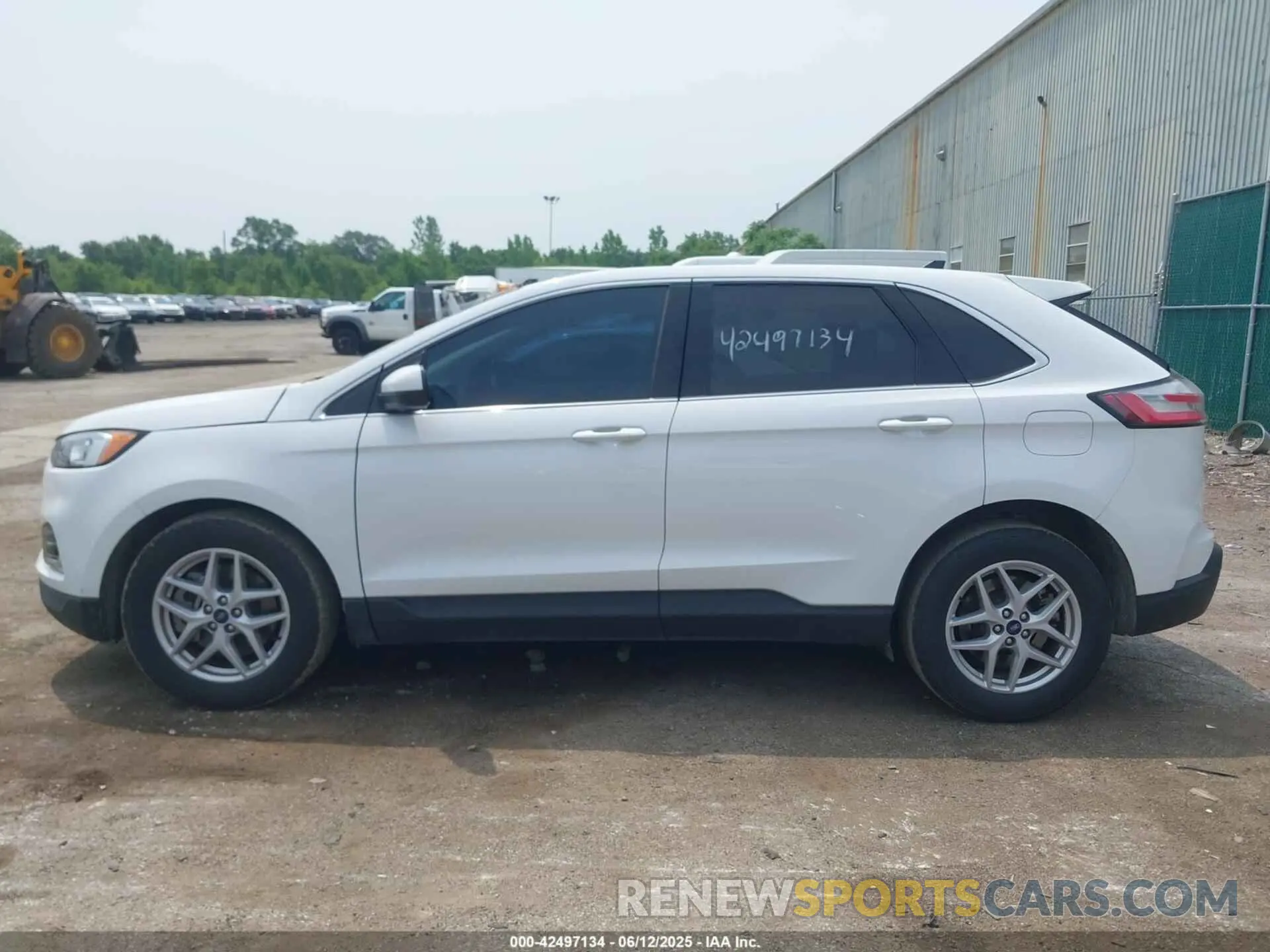 14 Photograph of a damaged car 2FMPK4J92MBA02085 FORD EDGE 2021