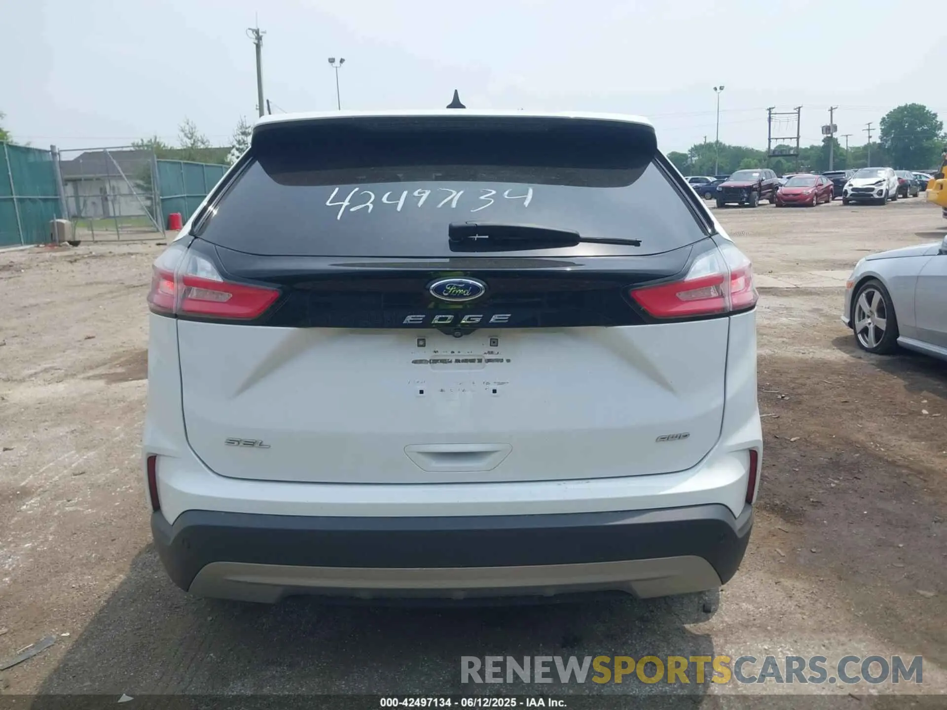 16 Photograph of a damaged car 2FMPK4J92MBA02085 FORD EDGE 2021