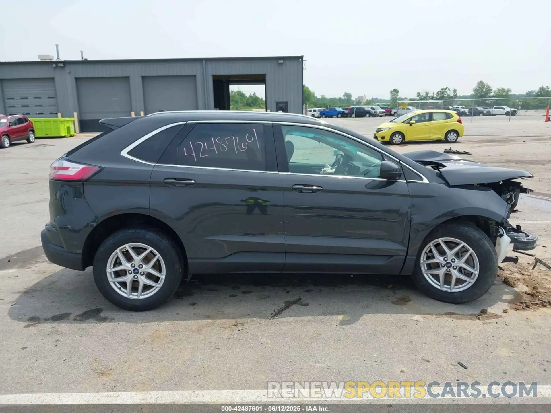 13 Photograph of a damaged car 2FMPK4J92MBA42425 FORD EDGE 2021
