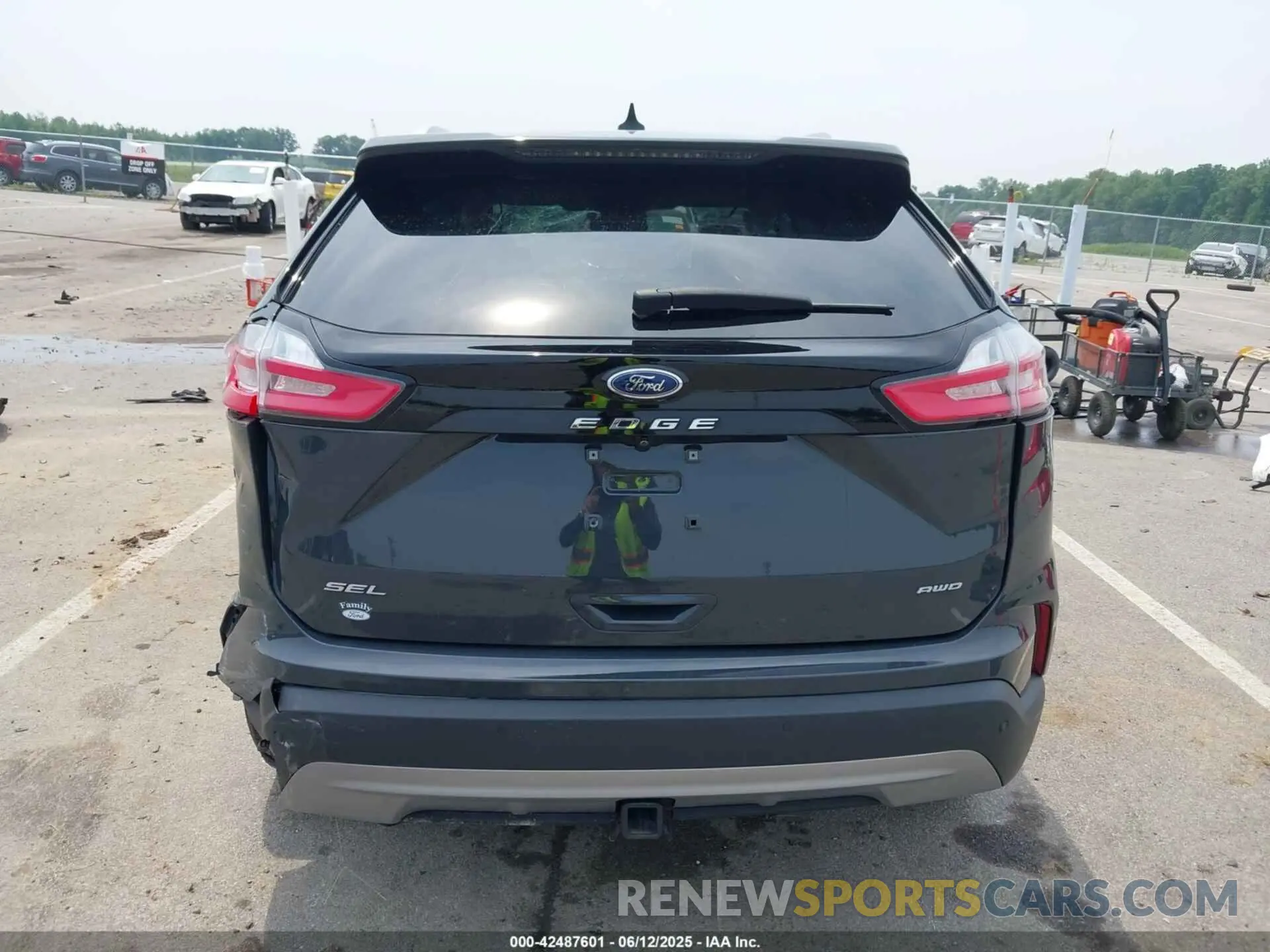 16 Photograph of a damaged car 2FMPK4J92MBA42425 FORD EDGE 2021