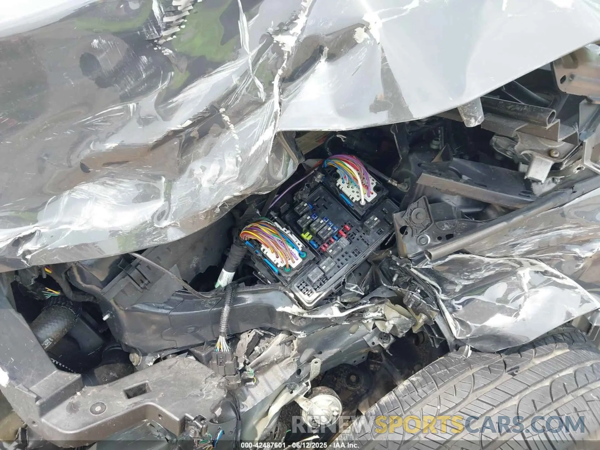 17 Photograph of a damaged car 2FMPK4J92MBA42425 FORD EDGE 2021