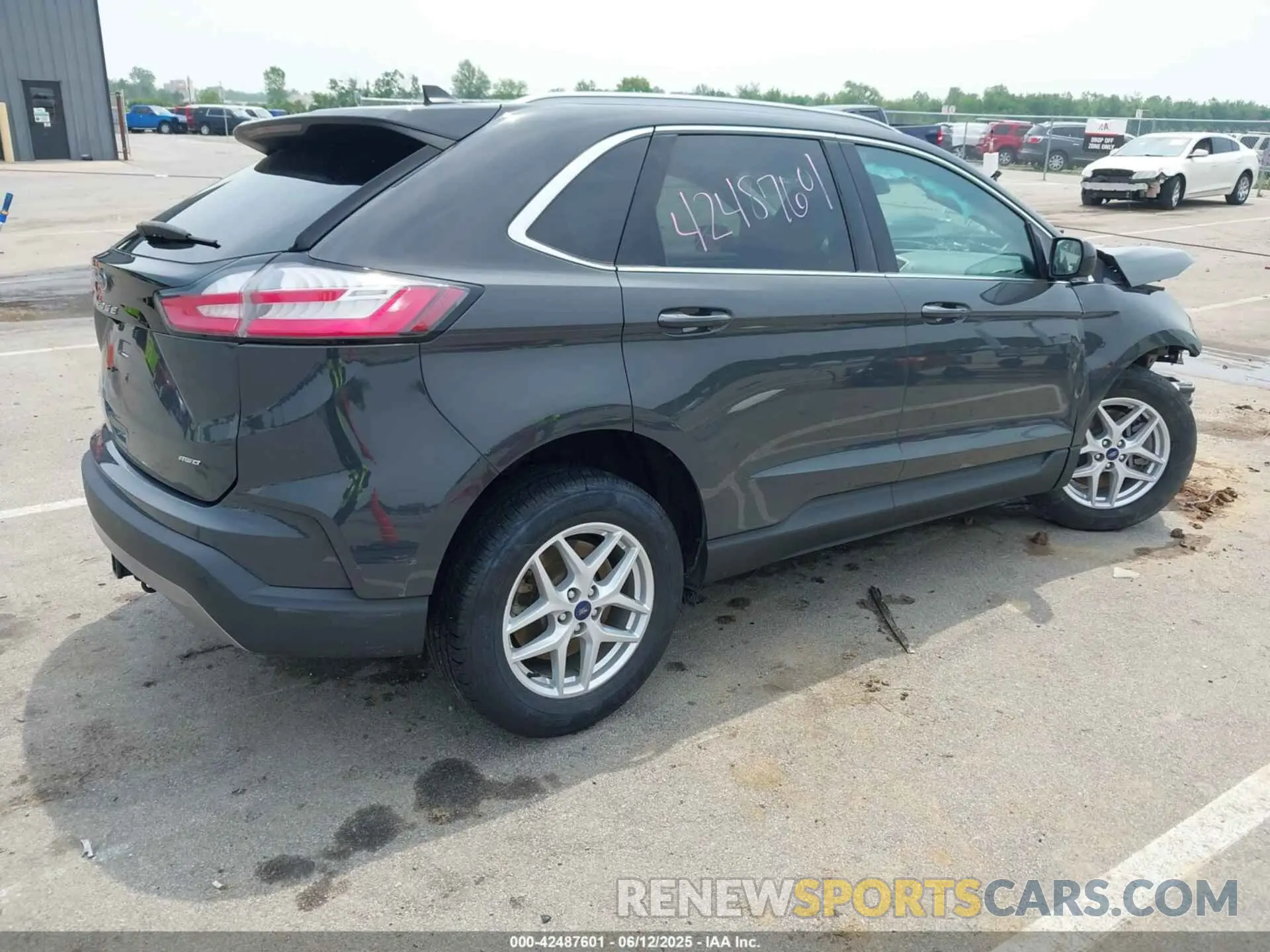 4 Photograph of a damaged car 2FMPK4J92MBA42425 FORD EDGE 2021