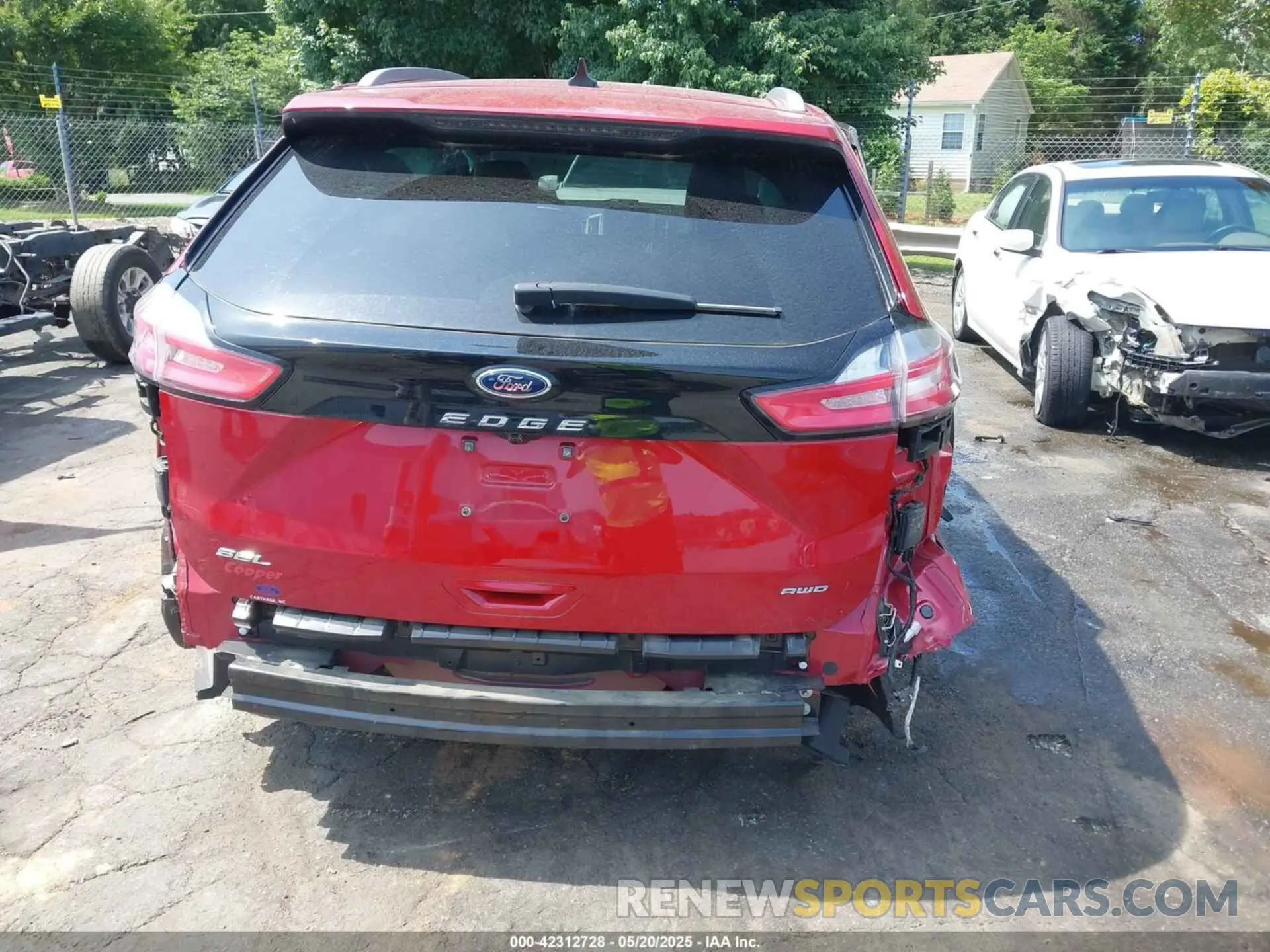 17 Photograph of a damaged car 2FMPK4J93MBA36567 FORD EDGE 2021