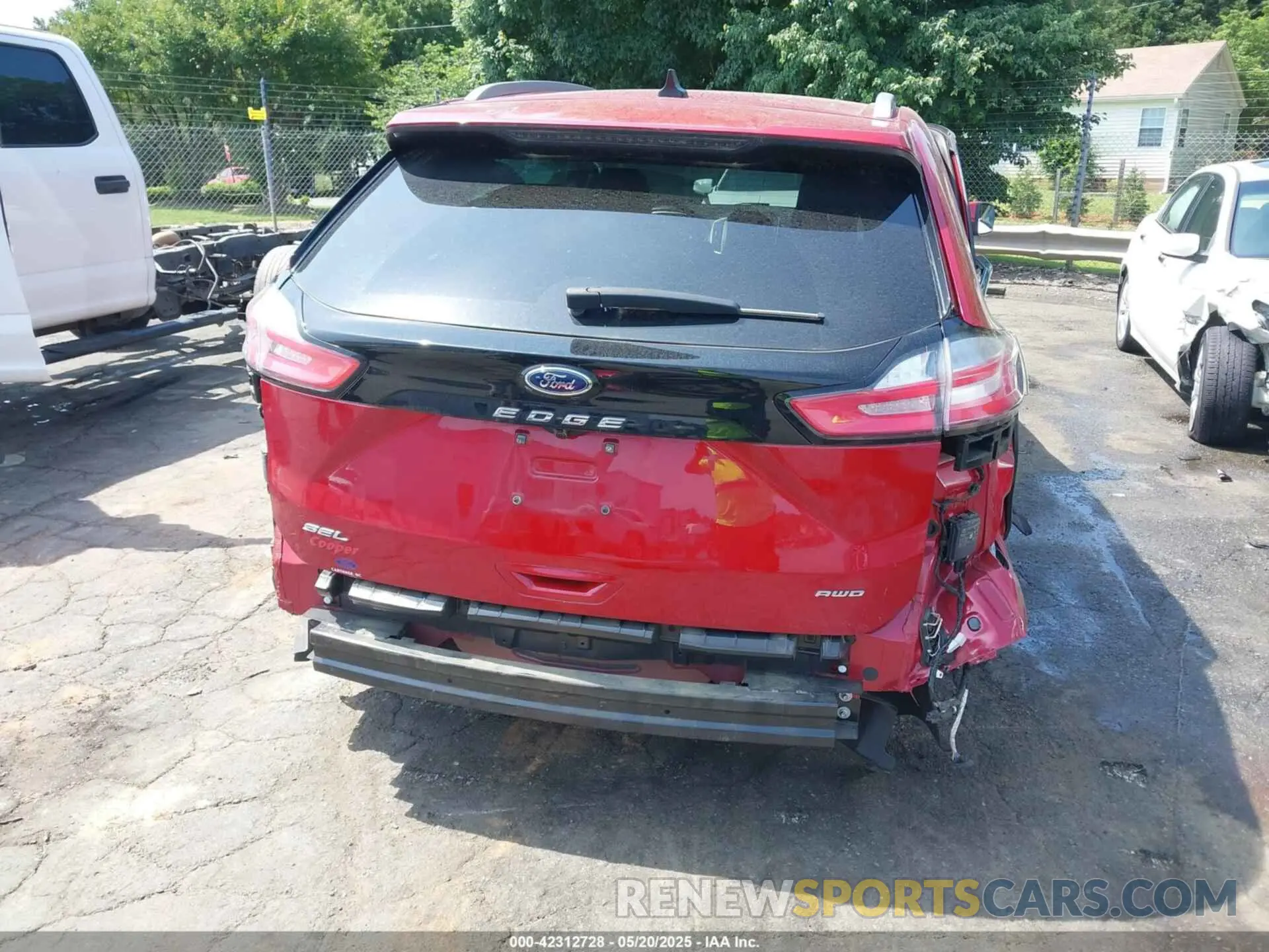 18 Photograph of a damaged car 2FMPK4J93MBA36567 FORD EDGE 2021