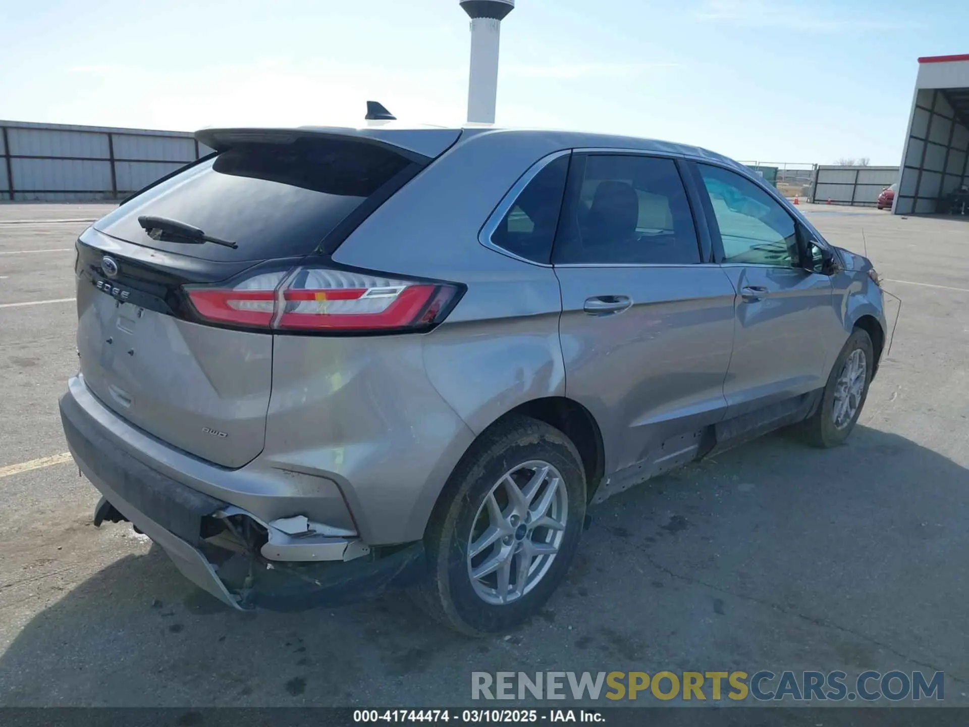 4 Photograph of a damaged car 2FMPK4J98MBA35592 FORD EDGE 2021