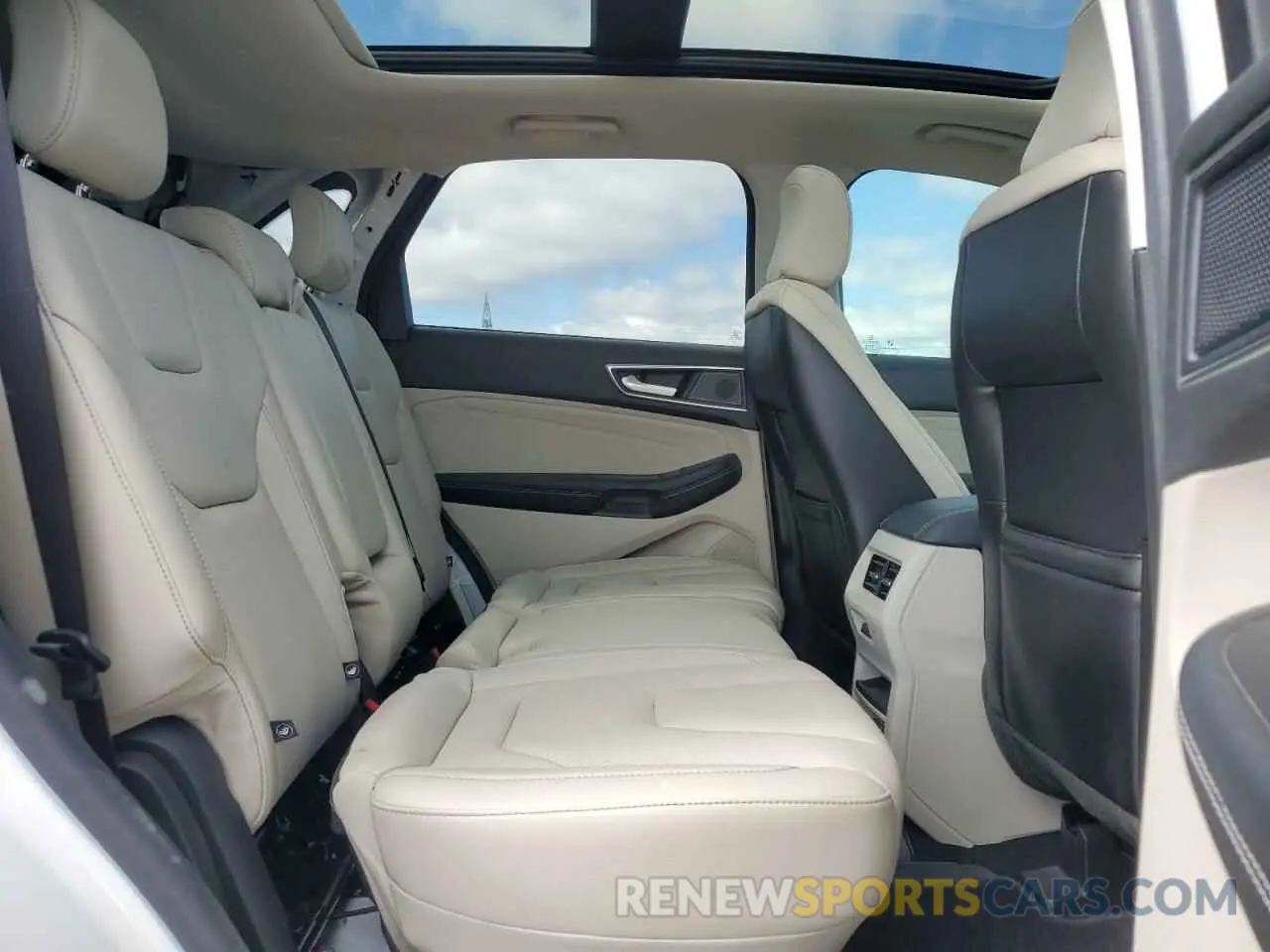 11 Photograph of a damaged car 2FMPK4K93MBA52444 FORD EDGE 2021