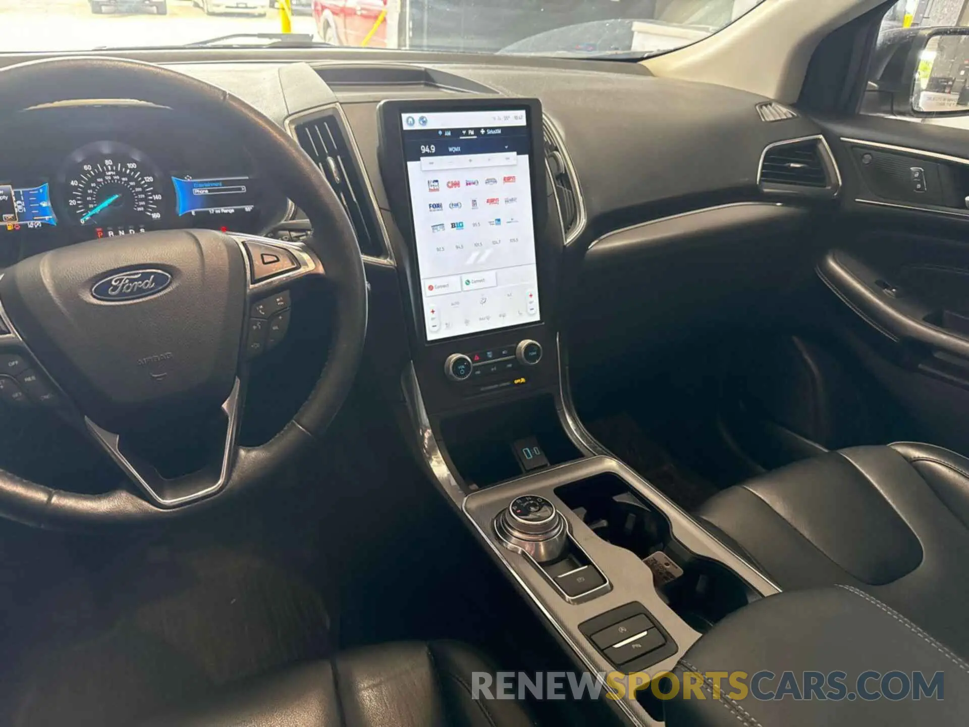 24 Photograph of a damaged car 2FMPK4K94MBA50492 FORD EDGE 2021