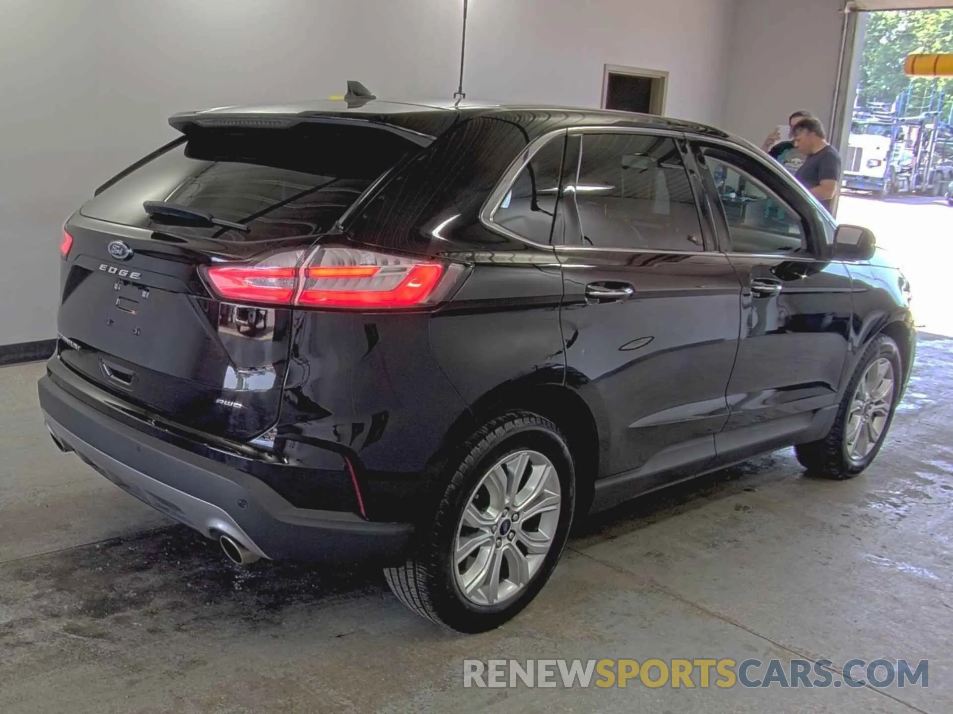27 Photograph of a damaged car 2FMPK4K94MBA50492 FORD EDGE 2021