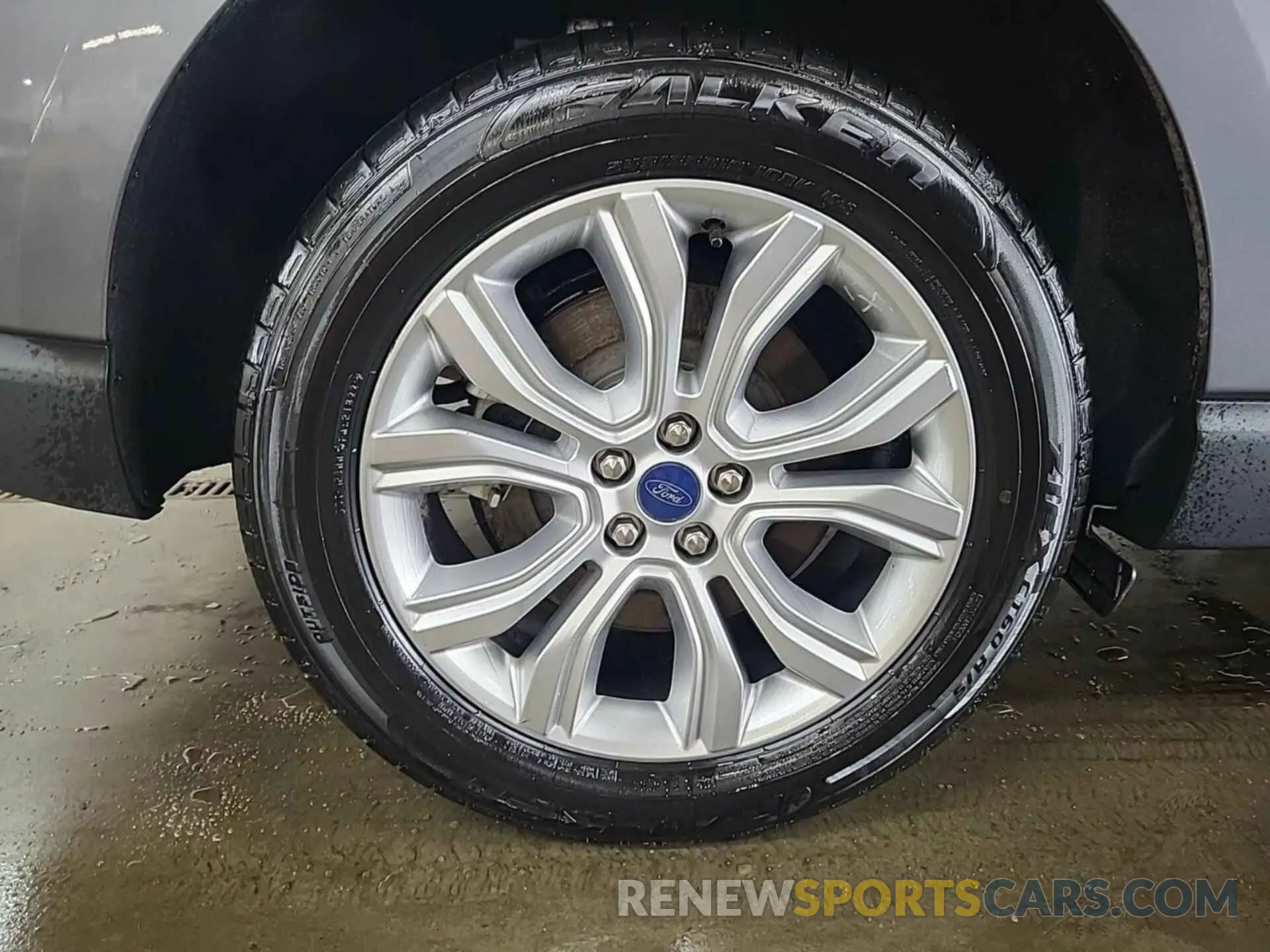 16 Photograph of a damaged car 2FMPK4K95MBA51537 FORD EDGE 2021