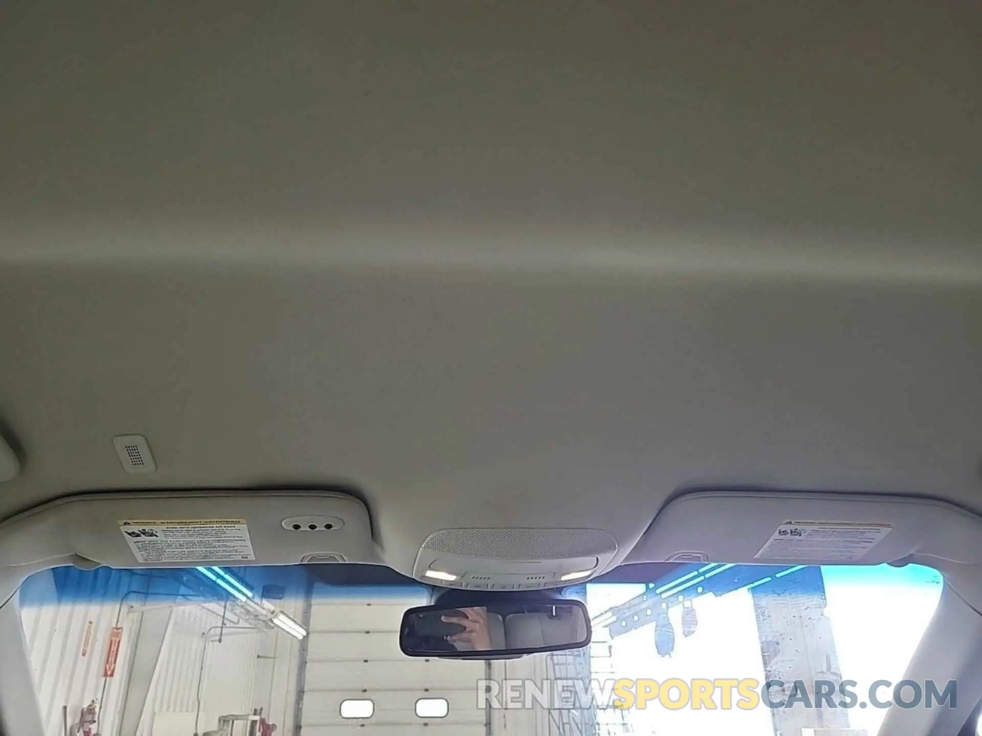 17 Photograph of a damaged car 2FMPK4K95MBA51537 FORD EDGE 2021