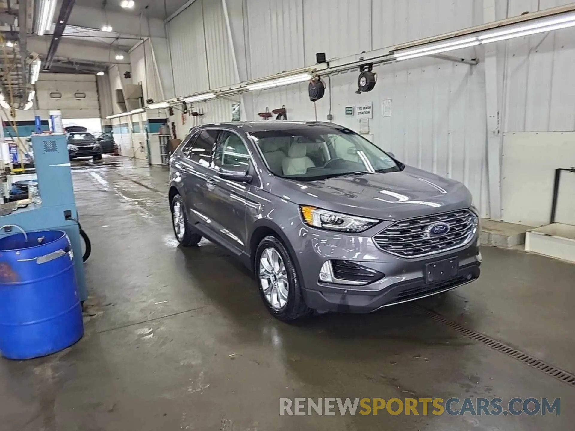 28 Photograph of a damaged car 2FMPK4K95MBA51537 FORD EDGE 2021