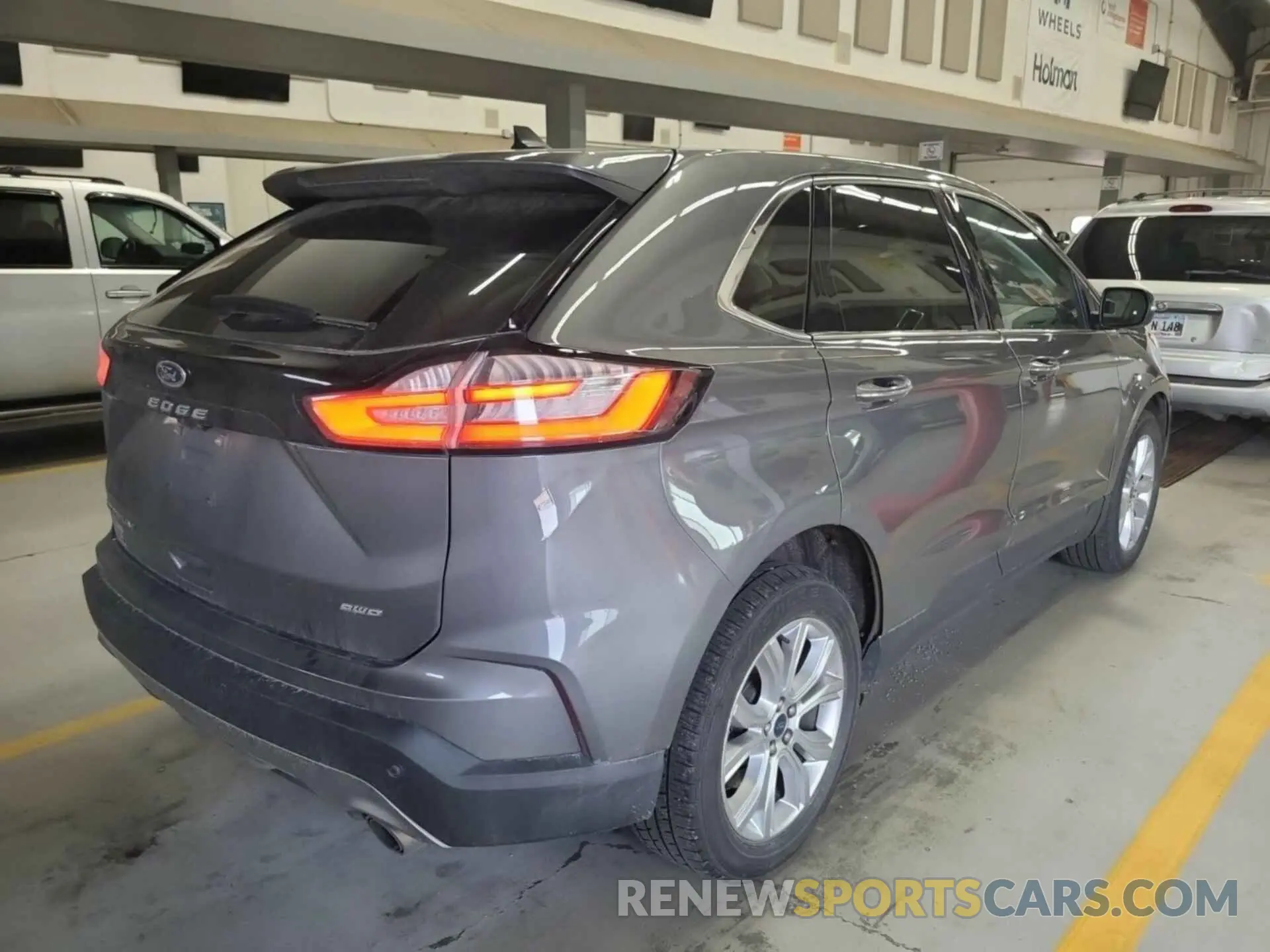 33 Photograph of a damaged car 2FMPK4K95MBA51537 FORD EDGE 2021