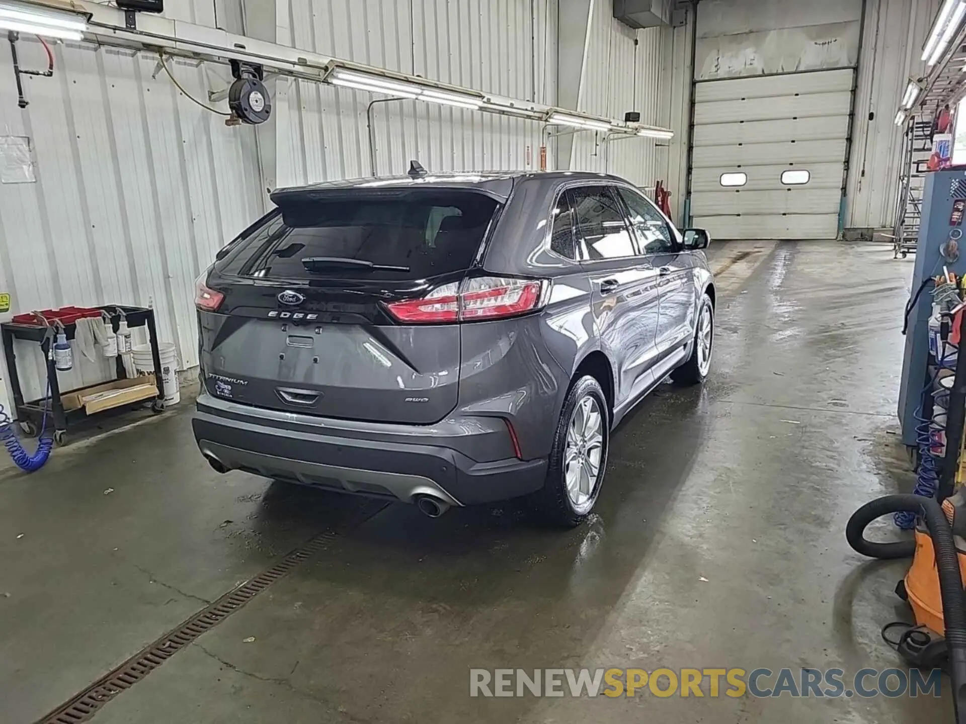 43 Photograph of a damaged car 2FMPK4K95MBA51537 FORD EDGE 2021