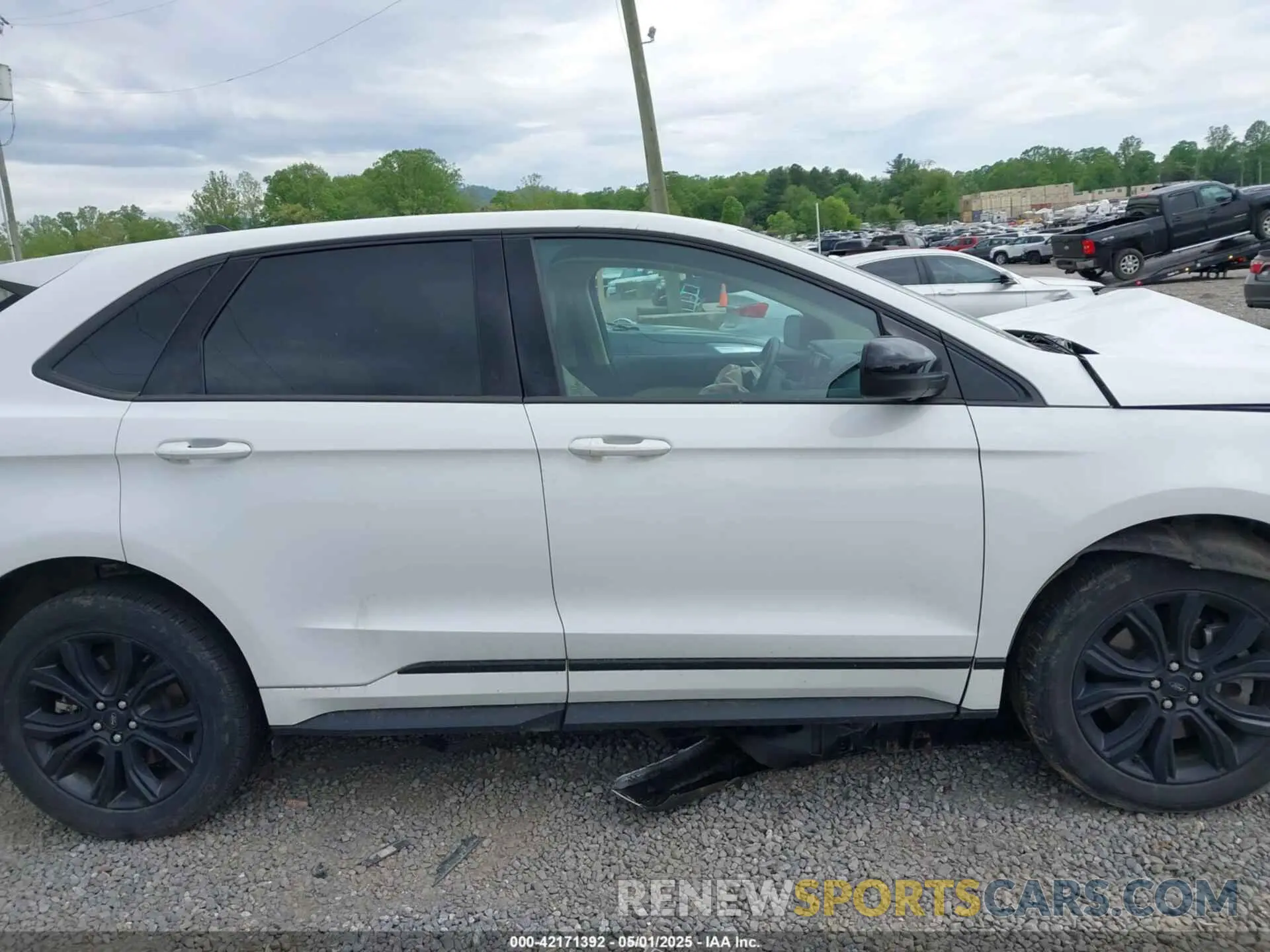 13 Photograph of a damaged car 2FMPK4G96NBA59575 FORD EDGE 2022