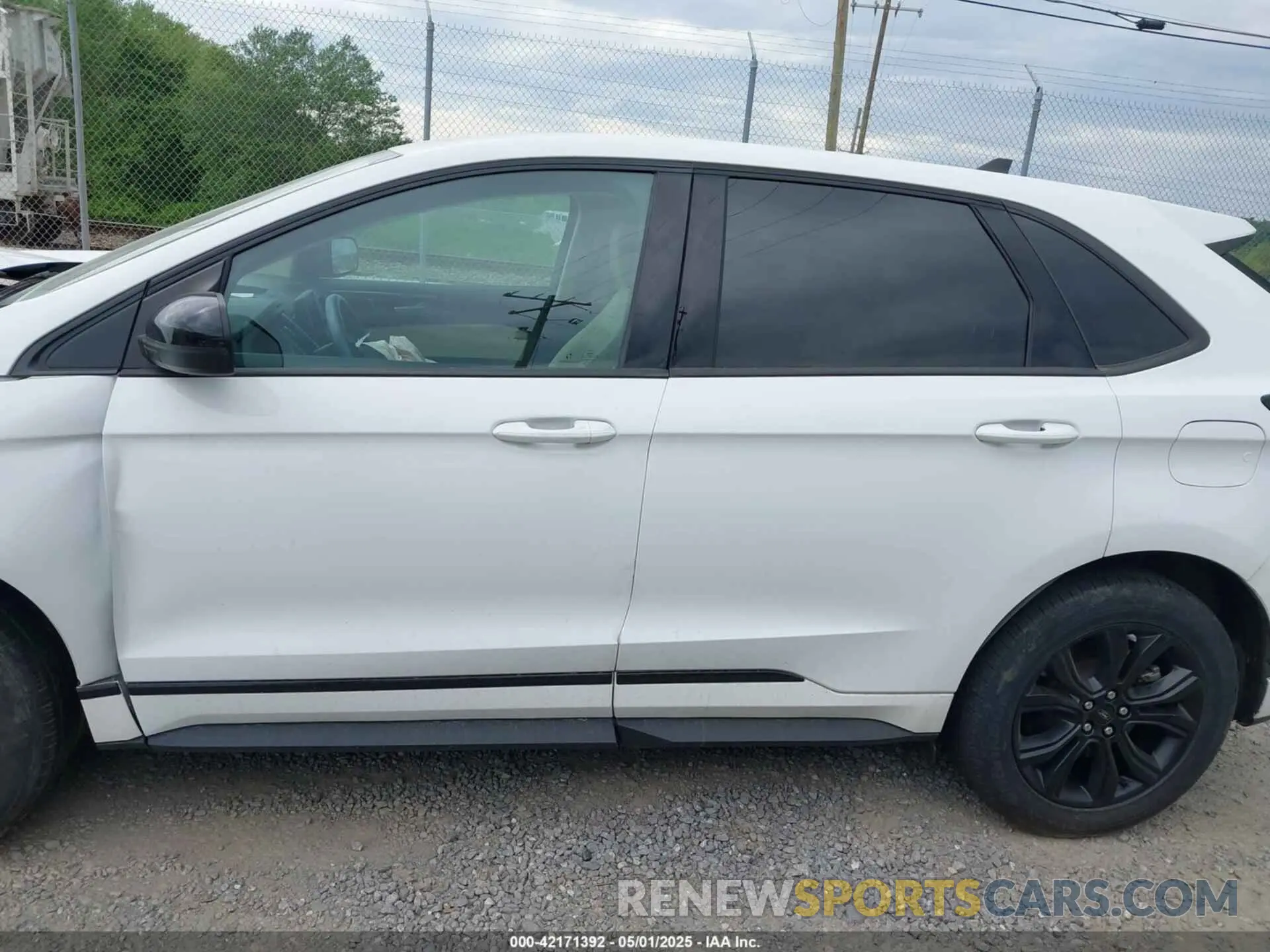 14 Photograph of a damaged car 2FMPK4G96NBA59575 FORD EDGE 2022