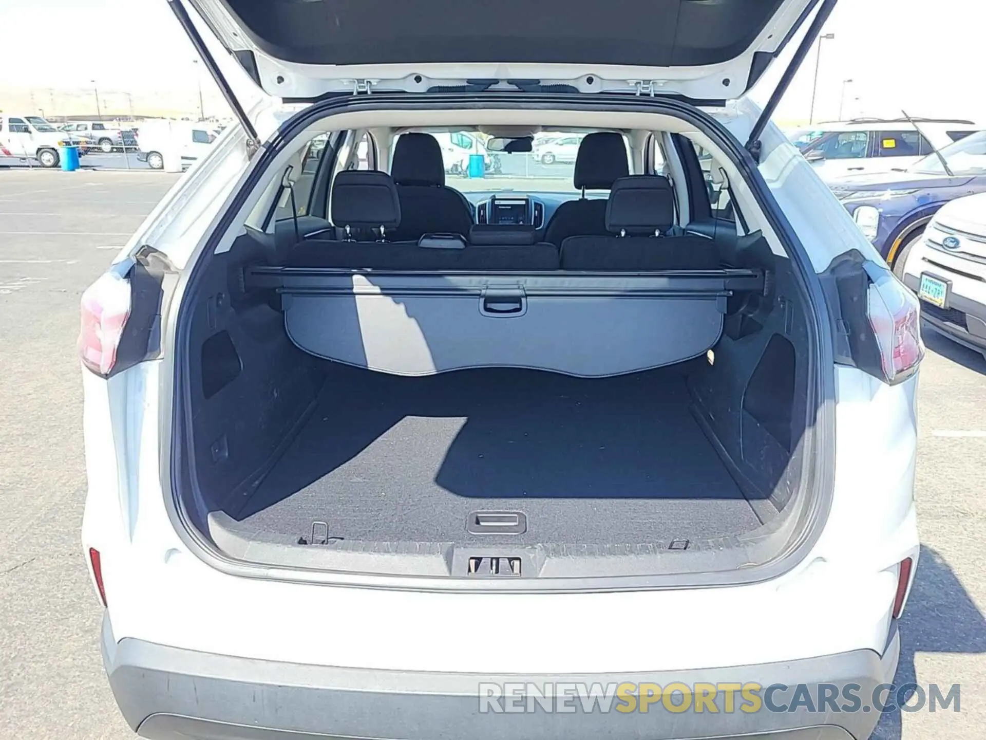 11 Photograph of a damaged car 2FMPK4G9XNBA64603 FORD EDGE 2022
