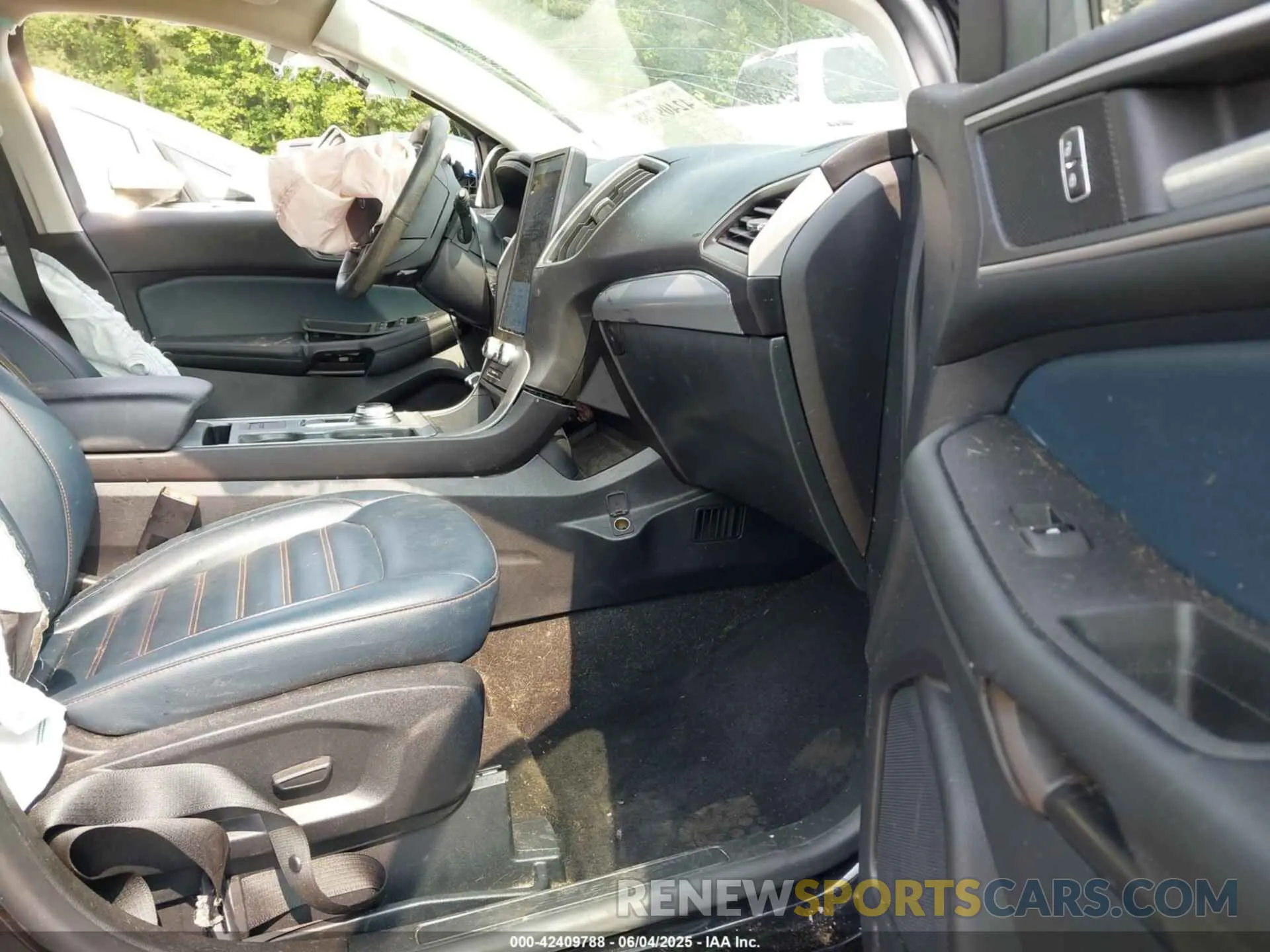 5 Photograph of a damaged car 2FMPK4J91NBA11331 FORD EDGE 2022