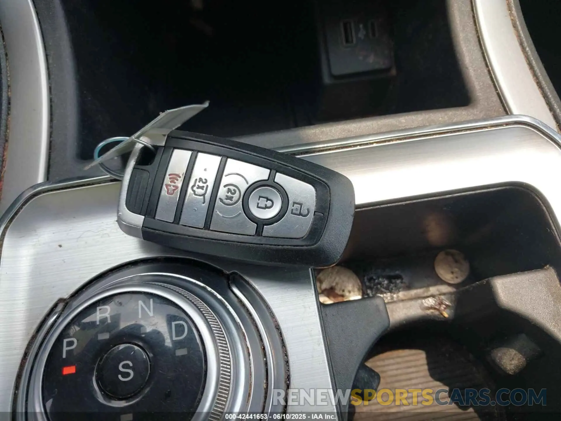11 Photograph of a damaged car 2FMPK4J91NBA25780 FORD EDGE 2022