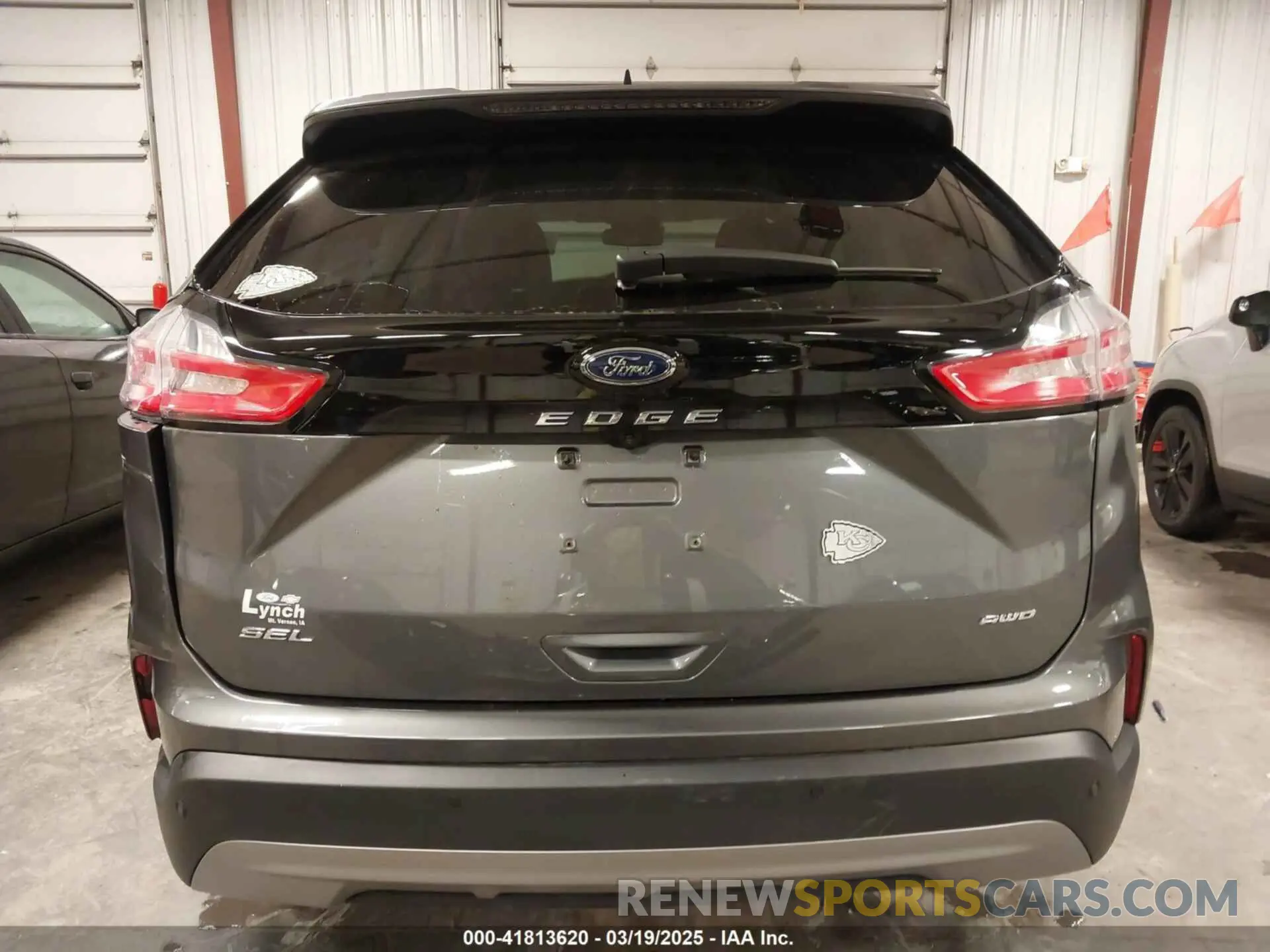 17 Photograph of a damaged car 2FMPK4J92NBA79329 FORD EDGE 2022