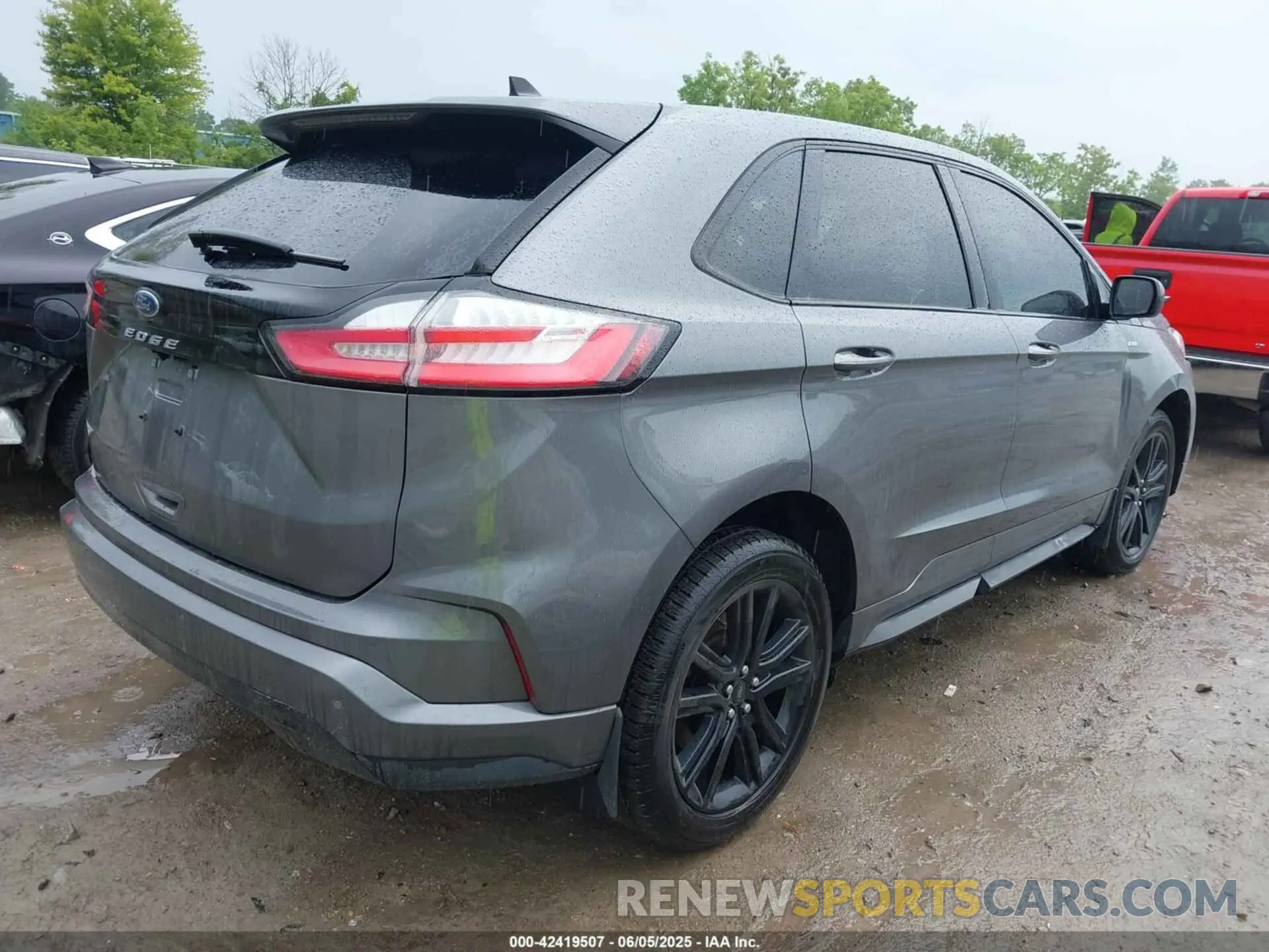 4 Photograph of a damaged car 2FMPK4J93NBA16496 FORD EDGE 2022
