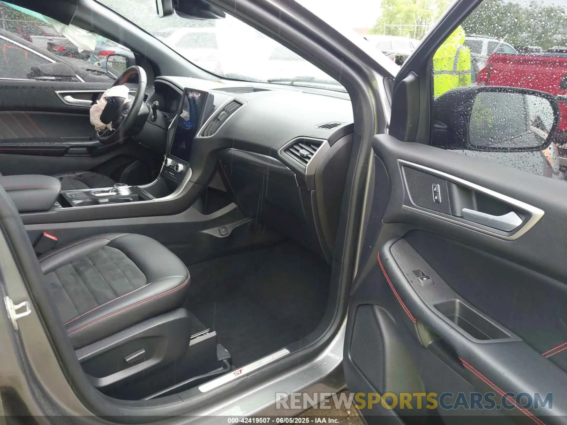 5 Photograph of a damaged car 2FMPK4J93NBA16496 FORD EDGE 2022