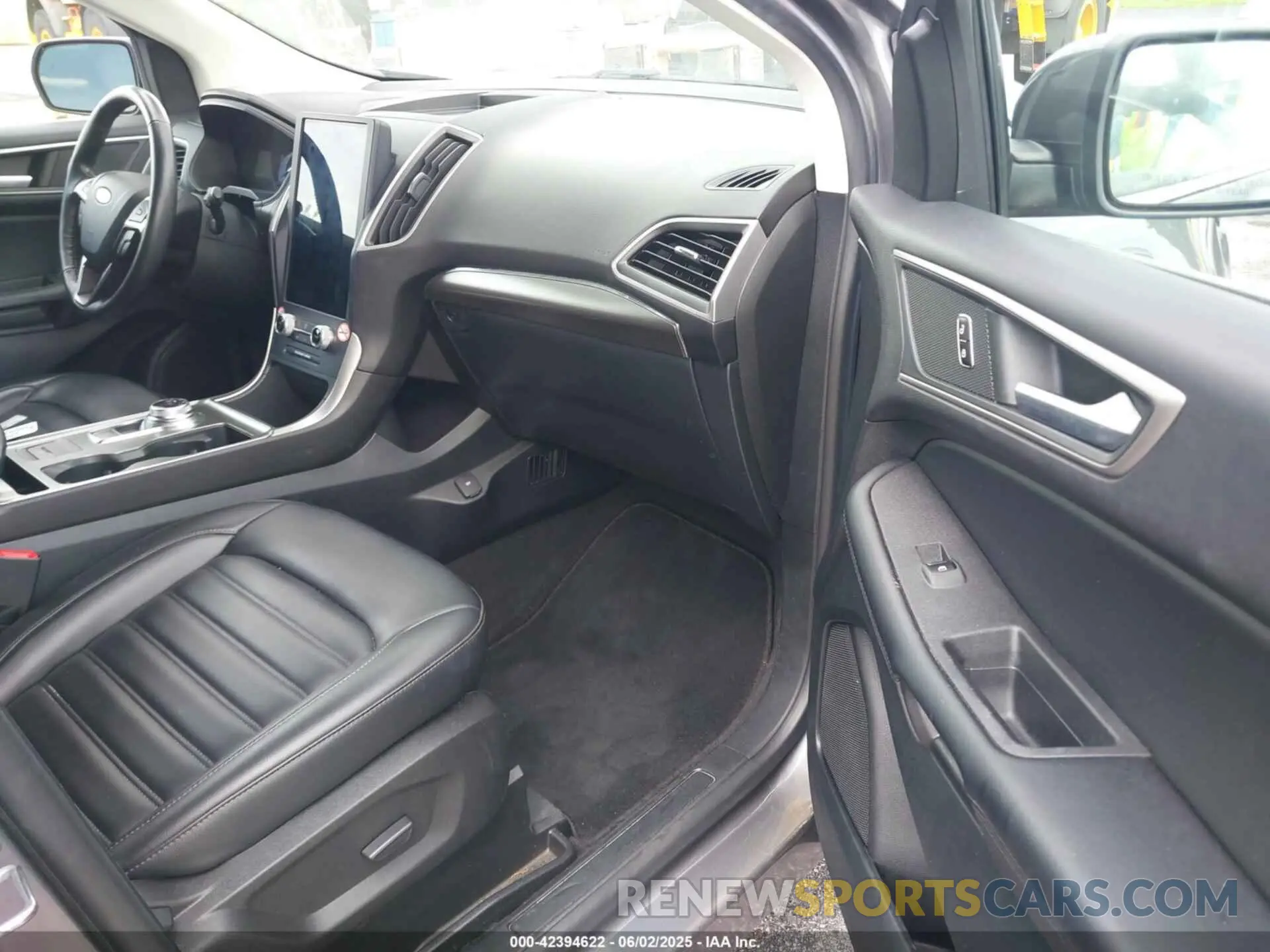 5 Photograph of a damaged car 2FMPK4J93NBB05677 FORD EDGE 2022