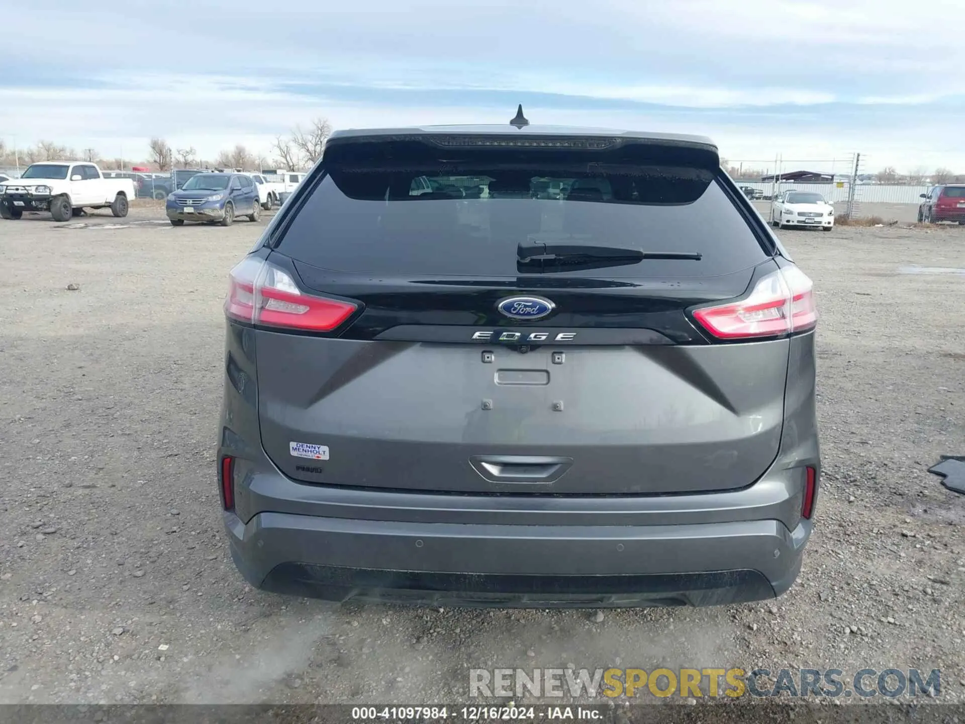 17 Photograph of a damaged car 2FMPK4J94NBA26194 FORD EDGE 2022