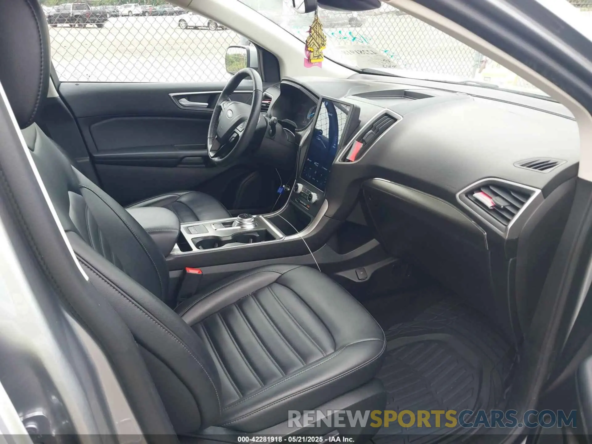 5 Photograph of a damaged car 2FMPK4J94NBA56117 FORD EDGE 2022