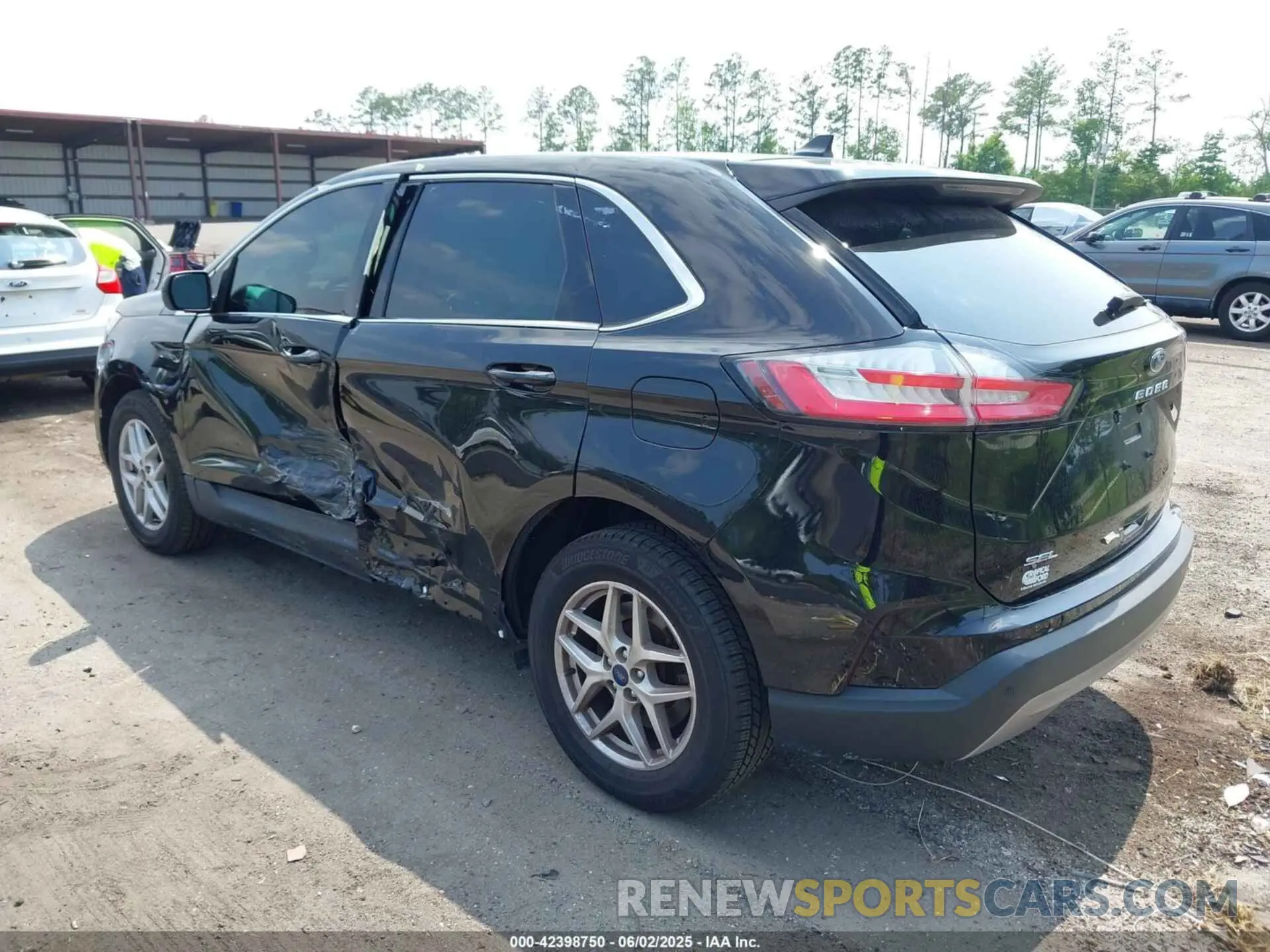 3 Photograph of a damaged car 2FMPK4J94NBA60362 FORD EDGE 2022