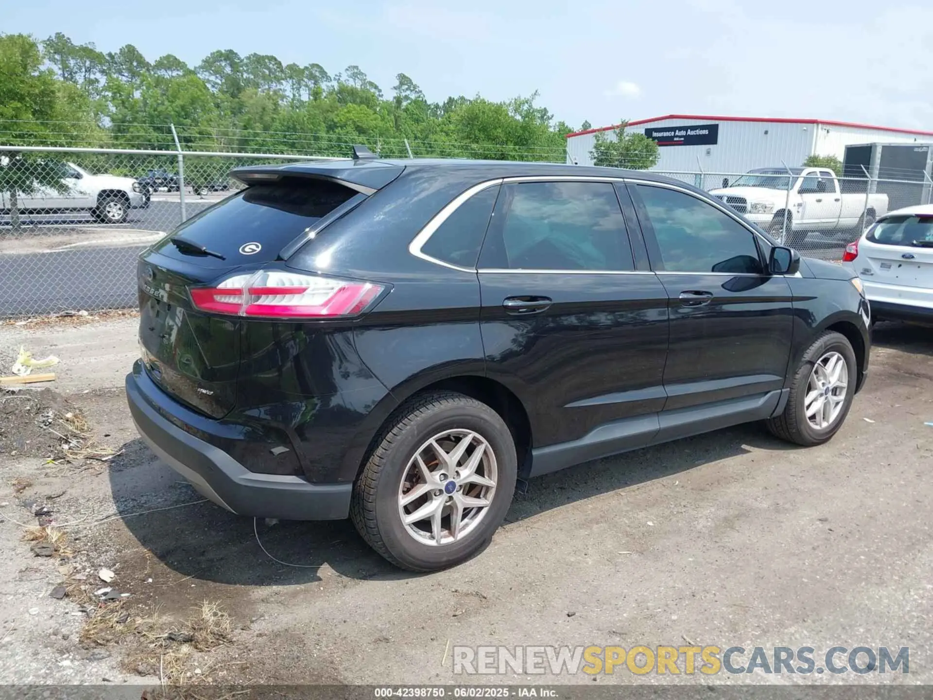 4 Photograph of a damaged car 2FMPK4J94NBA60362 FORD EDGE 2022