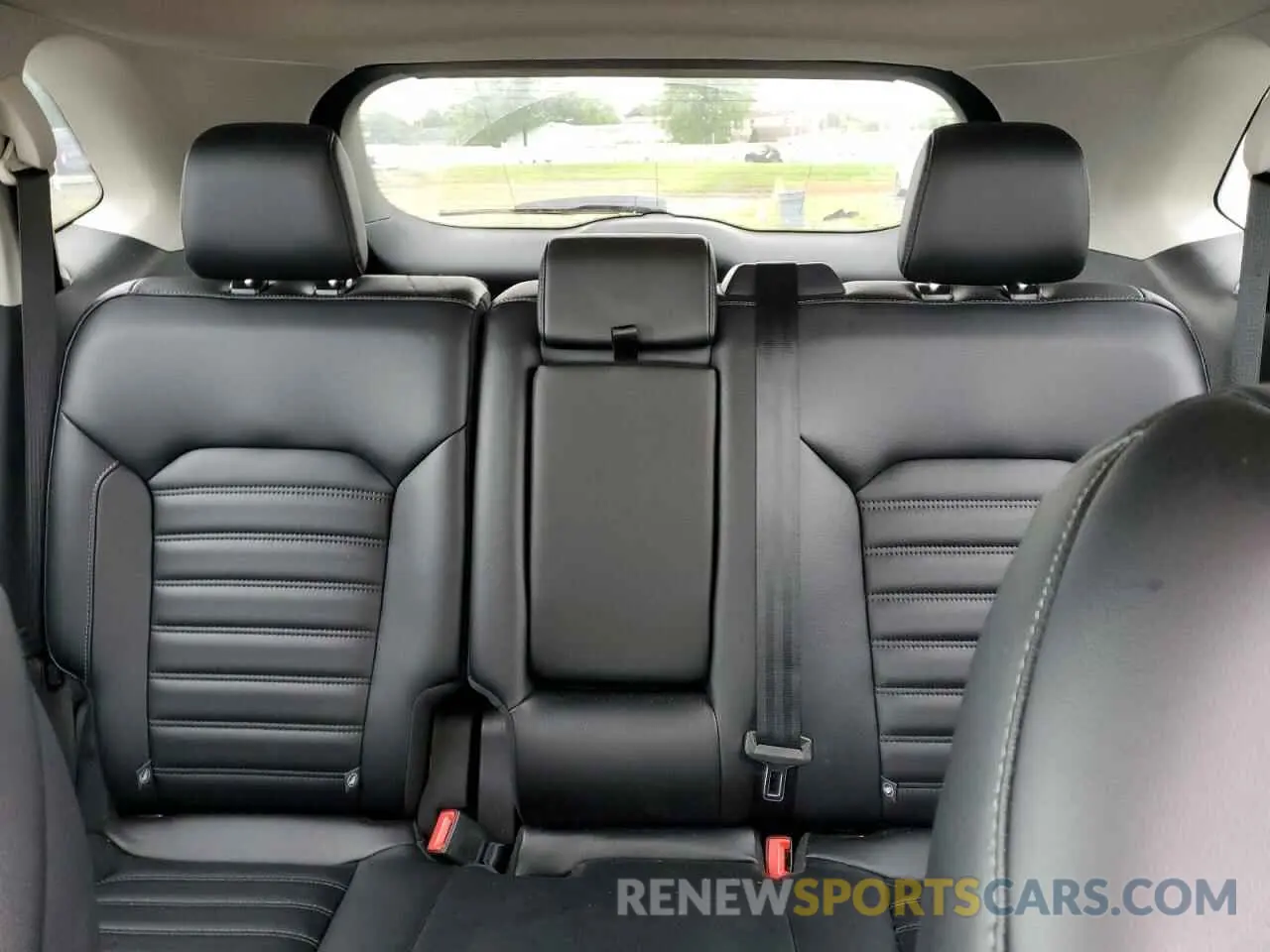 10 Photograph of a damaged car 2FMPK4J94NBA99999 FORD EDGE 2022