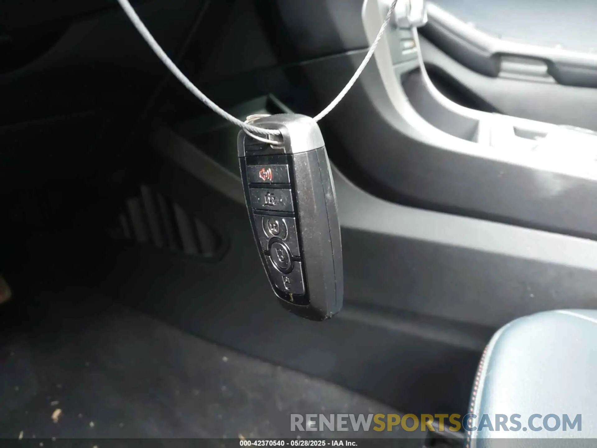 11 Photograph of a damaged car 2FMPK4J95NBA02700 FORD EDGE 2022