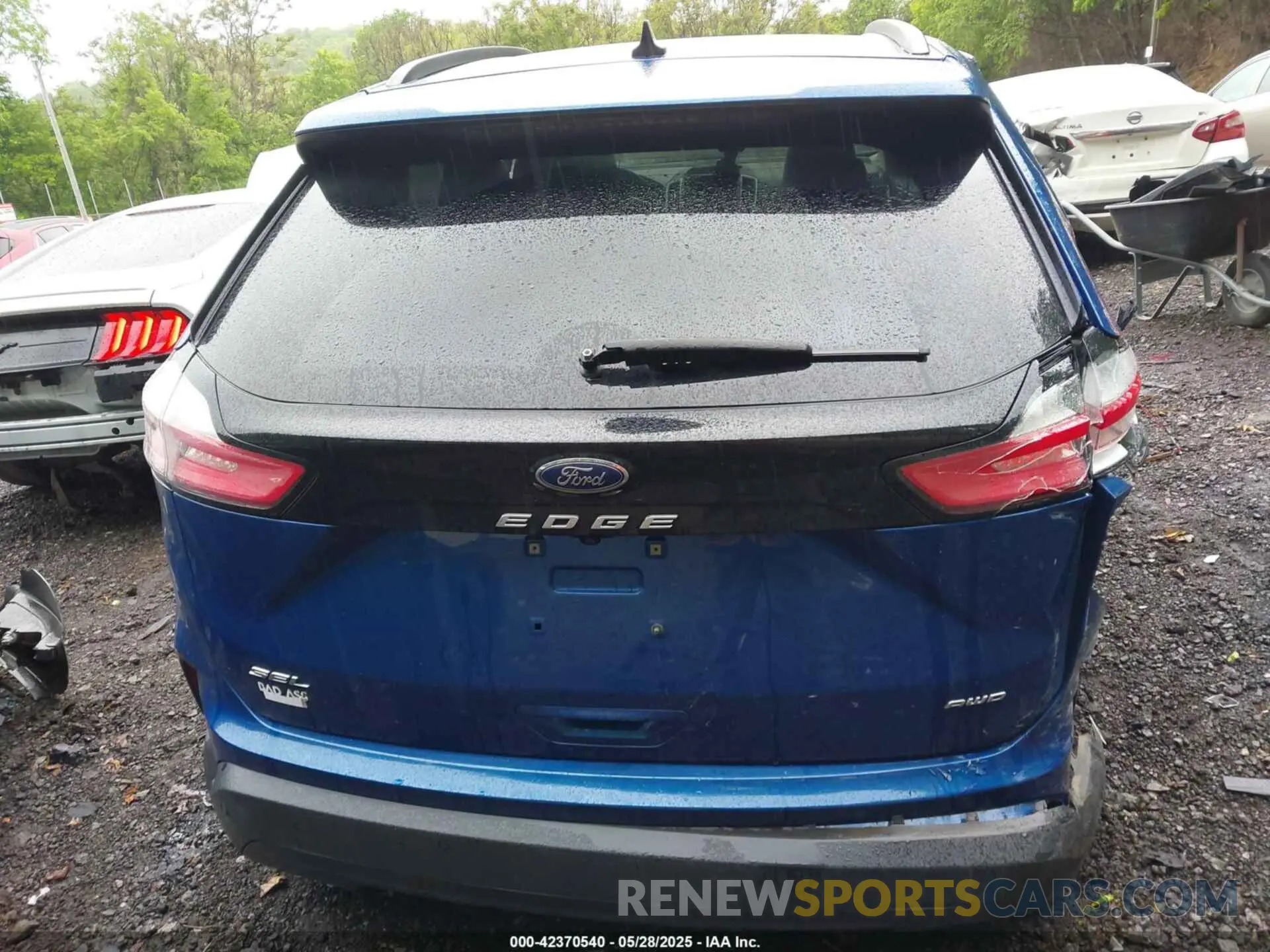 17 Photograph of a damaged car 2FMPK4J95NBA02700 FORD EDGE 2022