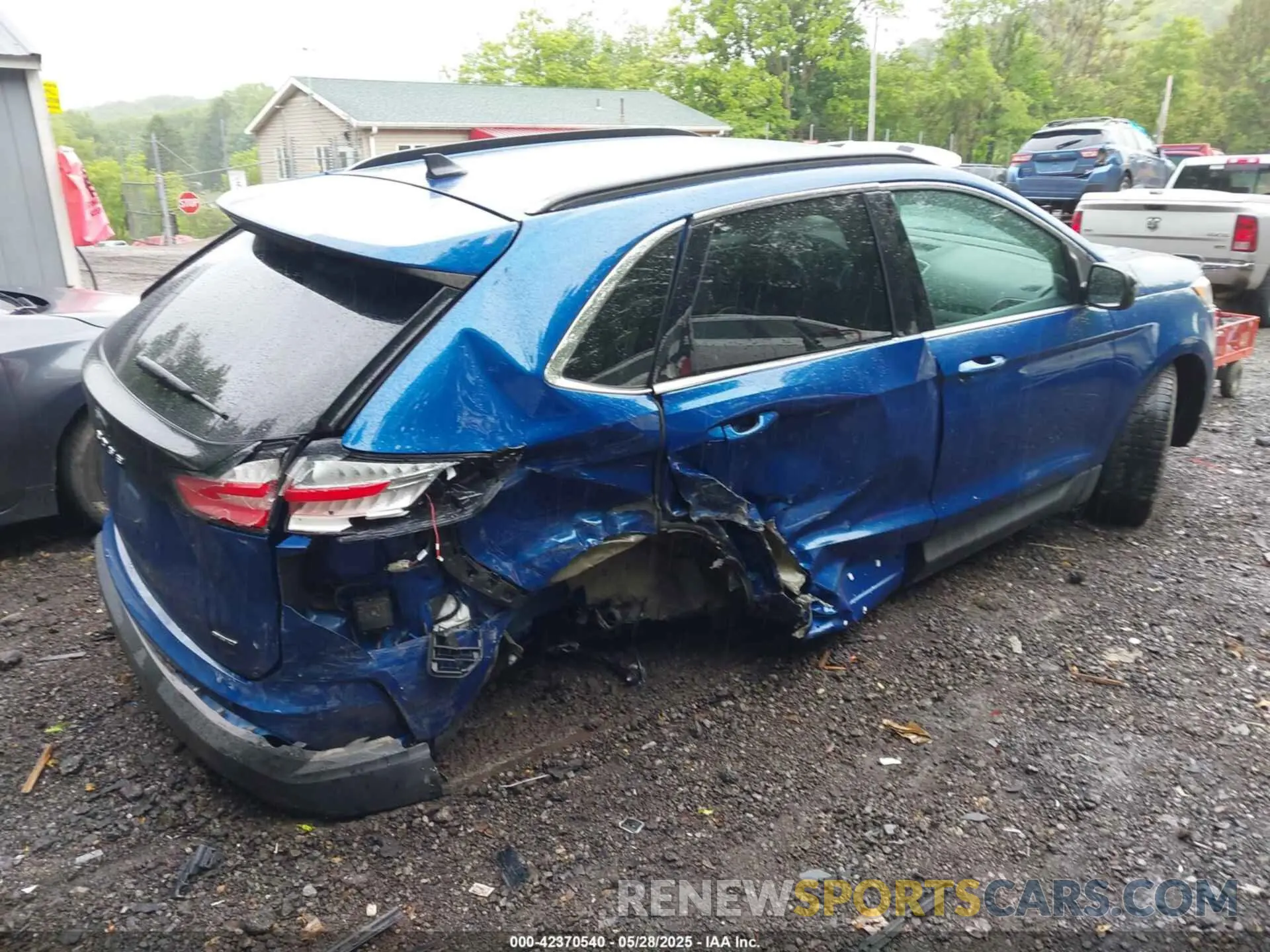 4 Photograph of a damaged car 2FMPK4J95NBA02700 FORD EDGE 2022