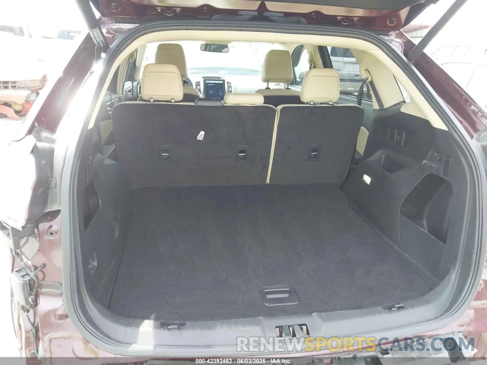 17 Photograph of a damaged car 2FMPK4J95NBA66008 FORD EDGE 2022