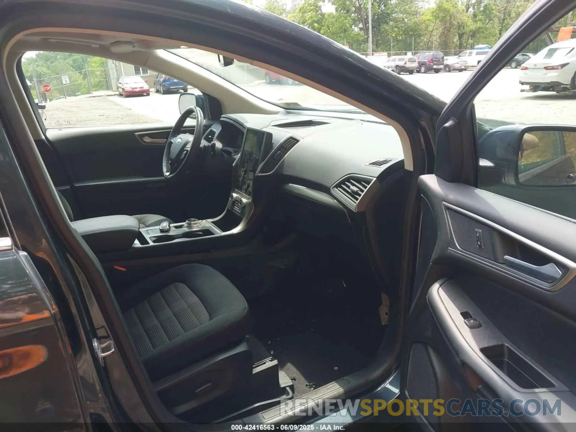 5 Photograph of a damaged car 2FMPK4J96NBA53736 FORD EDGE 2022