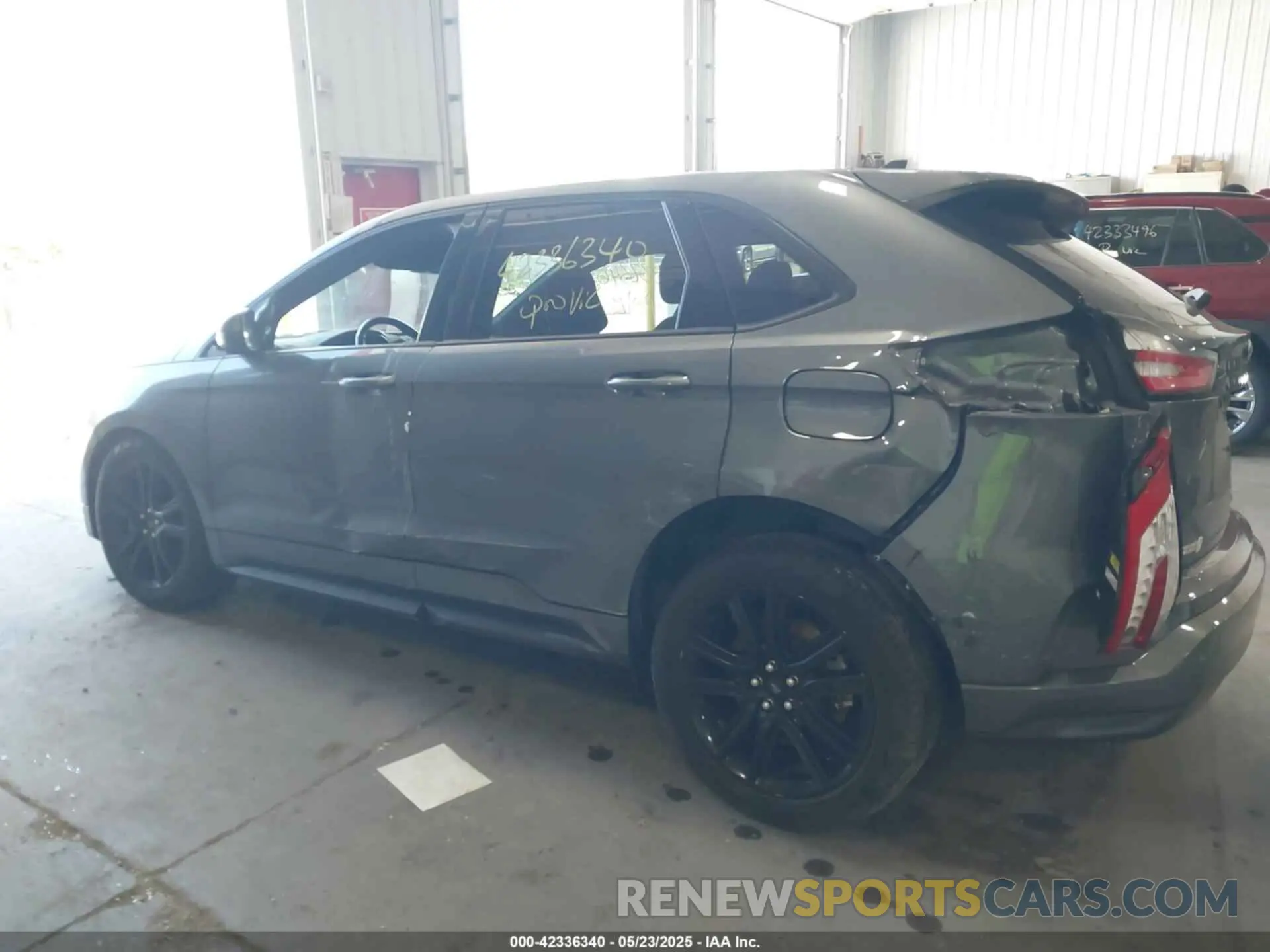 17 Photograph of a damaged car 2FMPK4J97NBA59710 FORD EDGE 2022