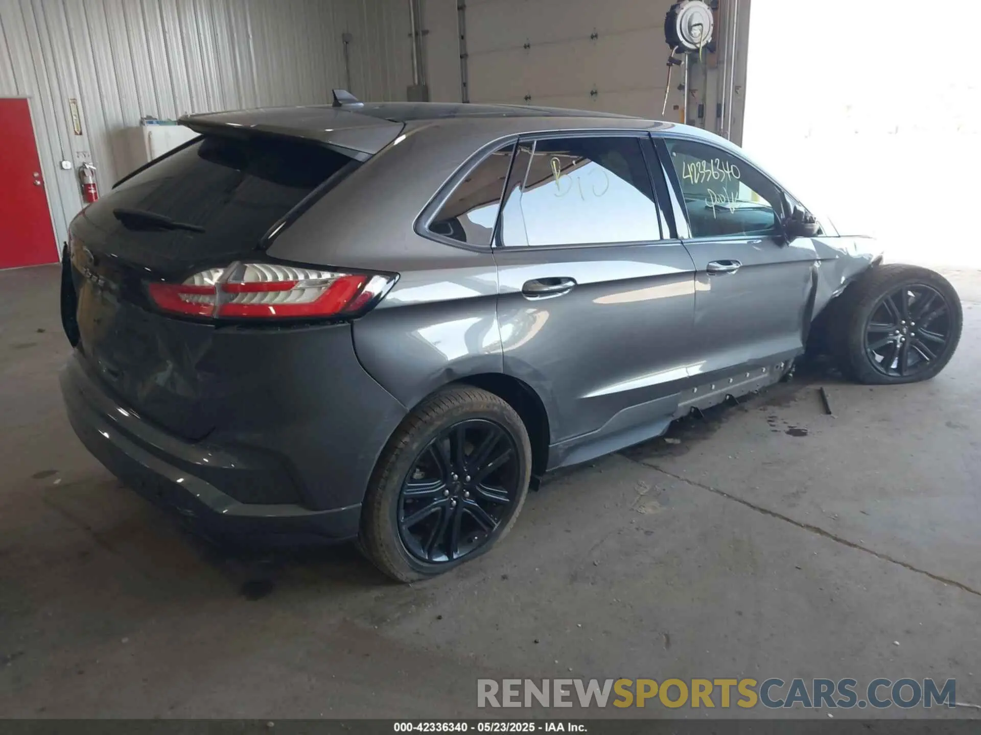 4 Photograph of a damaged car 2FMPK4J97NBA59710 FORD EDGE 2022