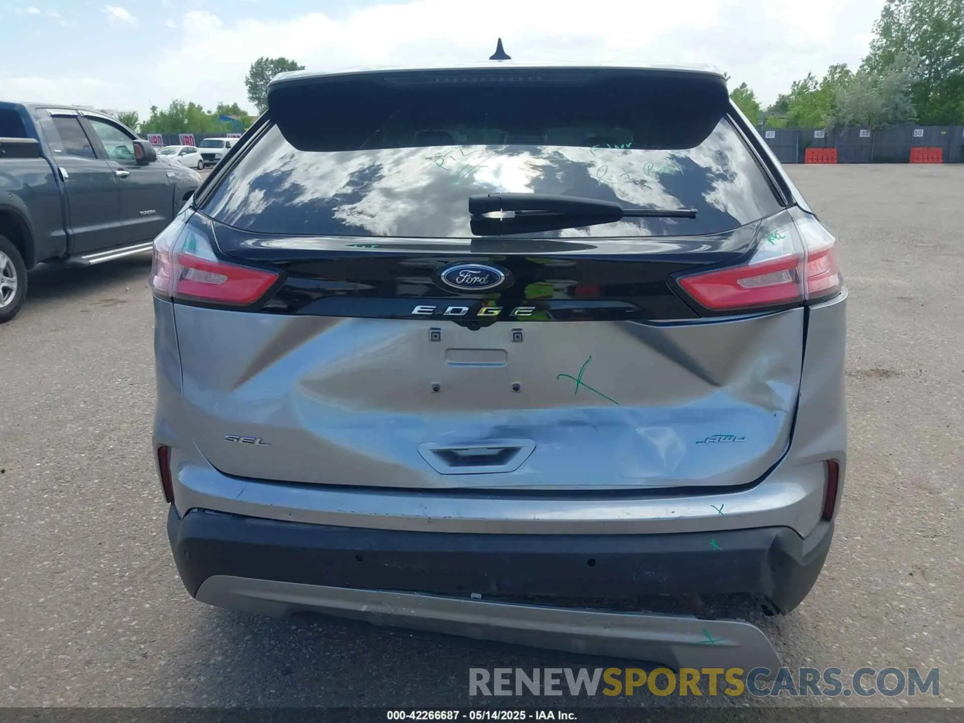 16 Photograph of a damaged car 2FMPK4J97NBB06587 FORD EDGE 2022