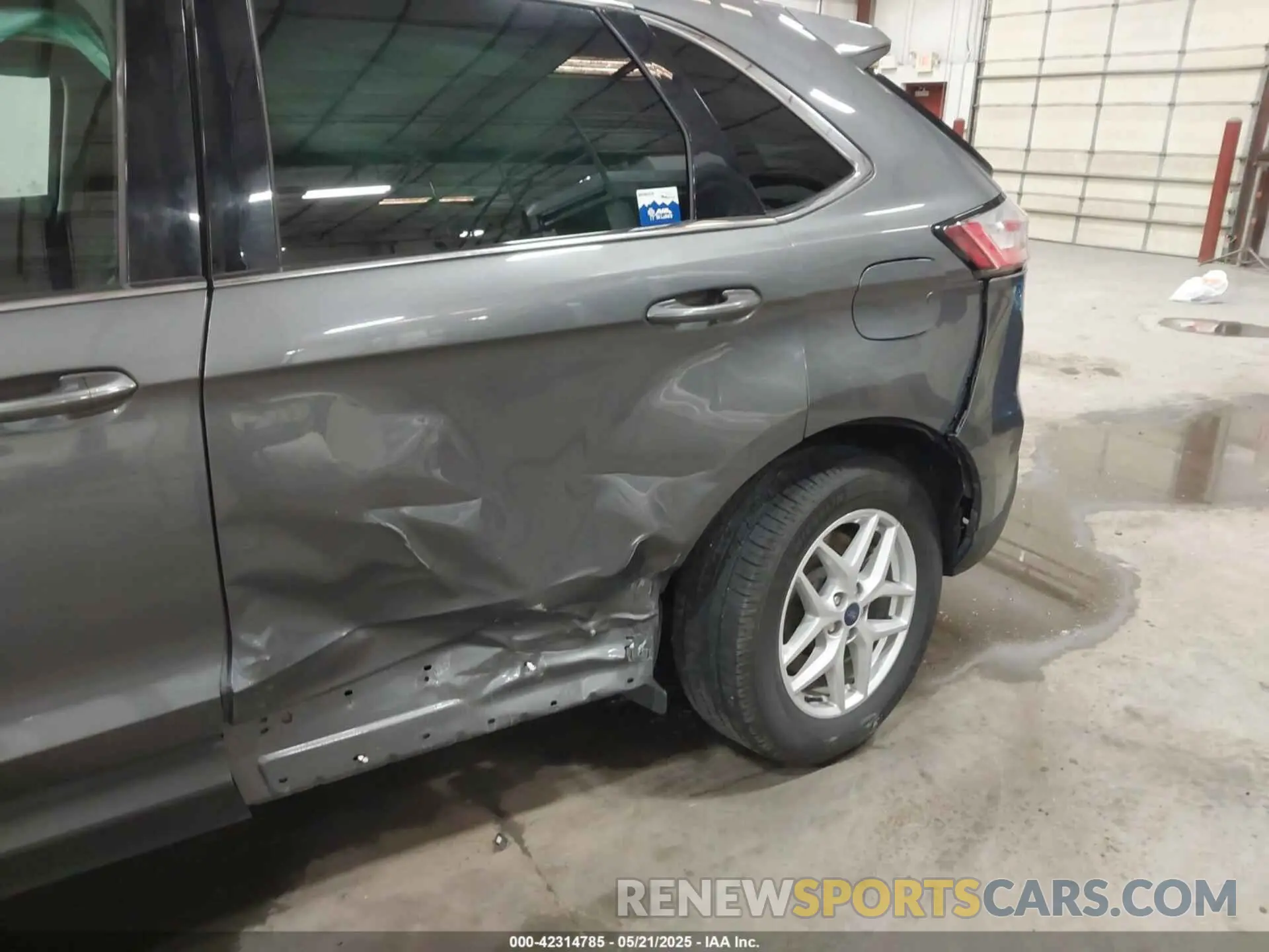 18 Photograph of a damaged car 2FMPK4J98NBA19054 FORD EDGE 2022