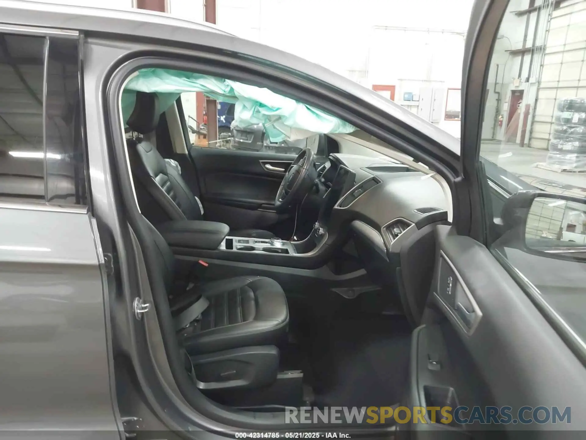5 Photograph of a damaged car 2FMPK4J98NBA19054 FORD EDGE 2022