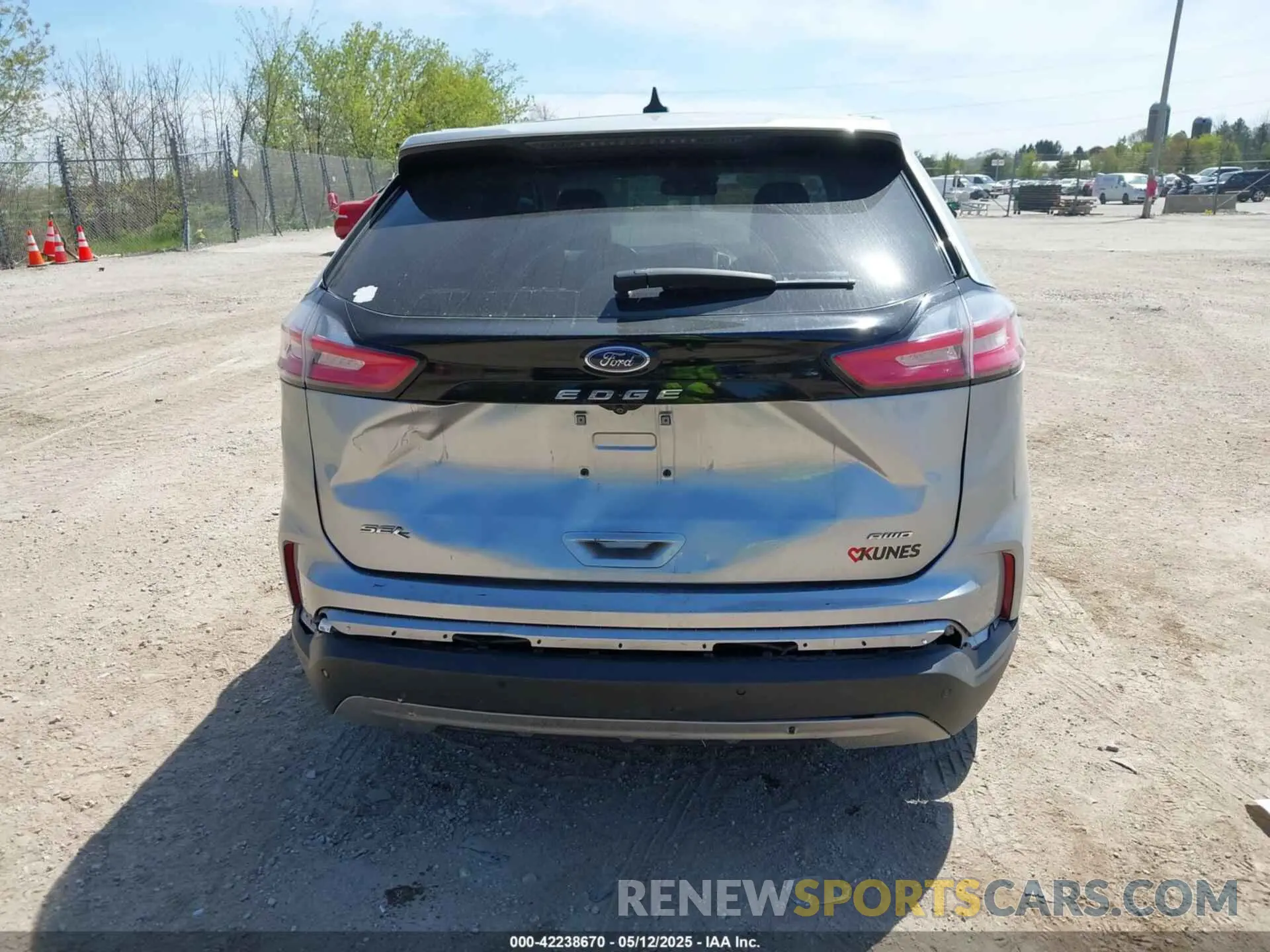 16 Photograph of a damaged car 2FMPK4J98NBA26361 FORD EDGE 2022