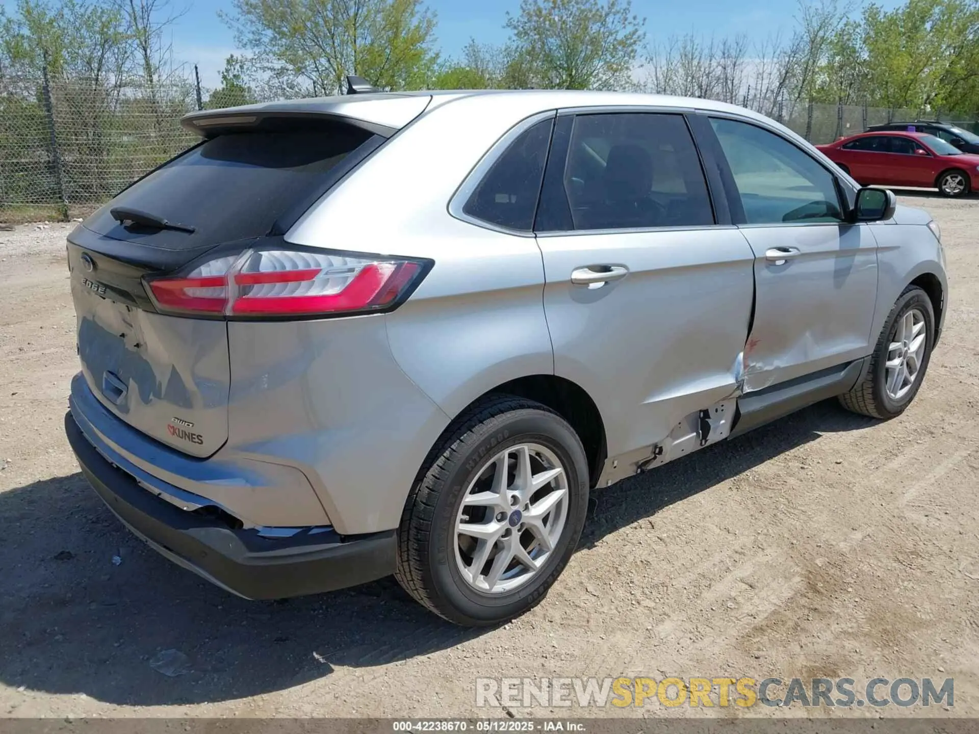 4 Photograph of a damaged car 2FMPK4J98NBA26361 FORD EDGE 2022