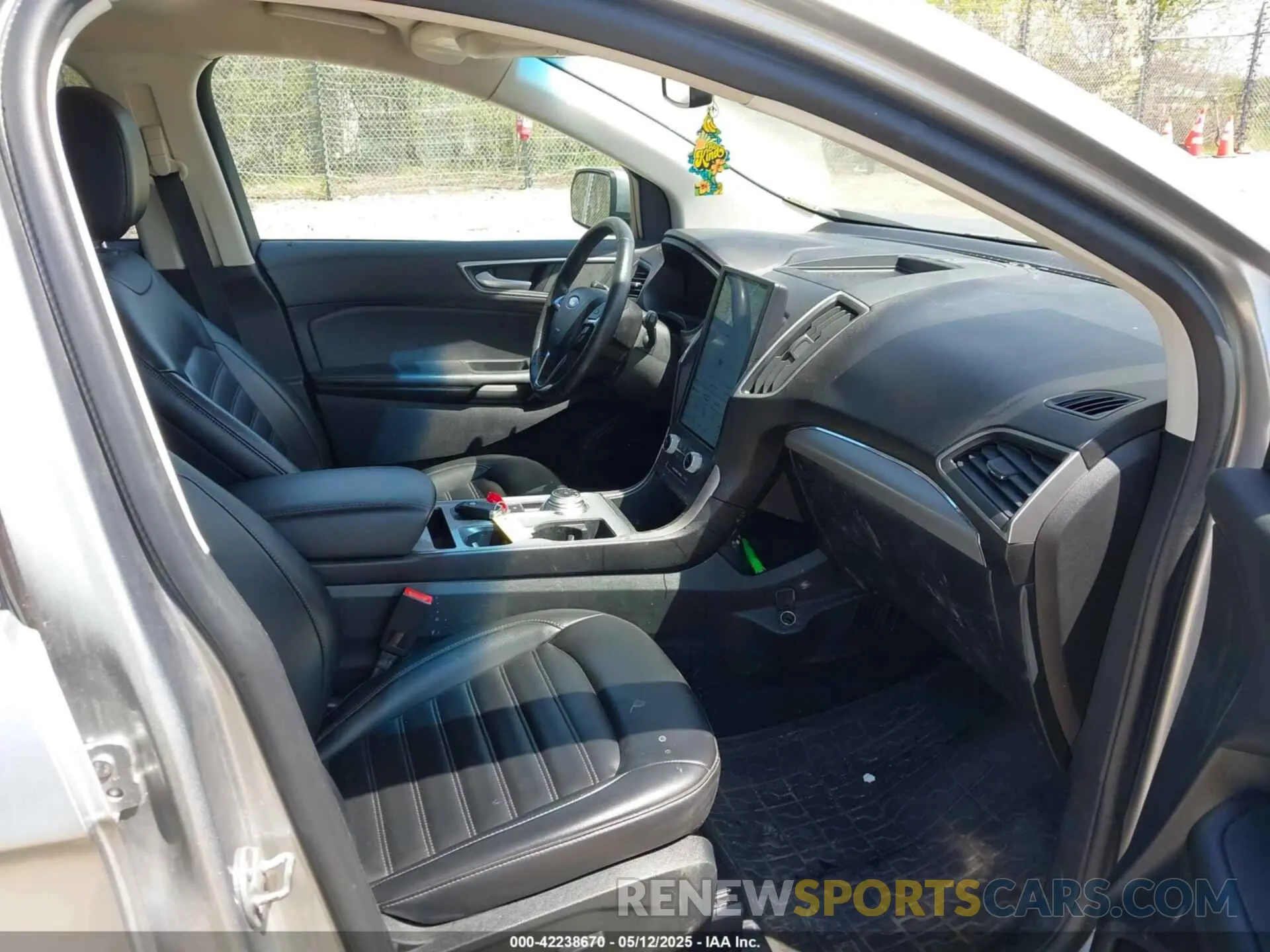 5 Photograph of a damaged car 2FMPK4J98NBA26361 FORD EDGE 2022