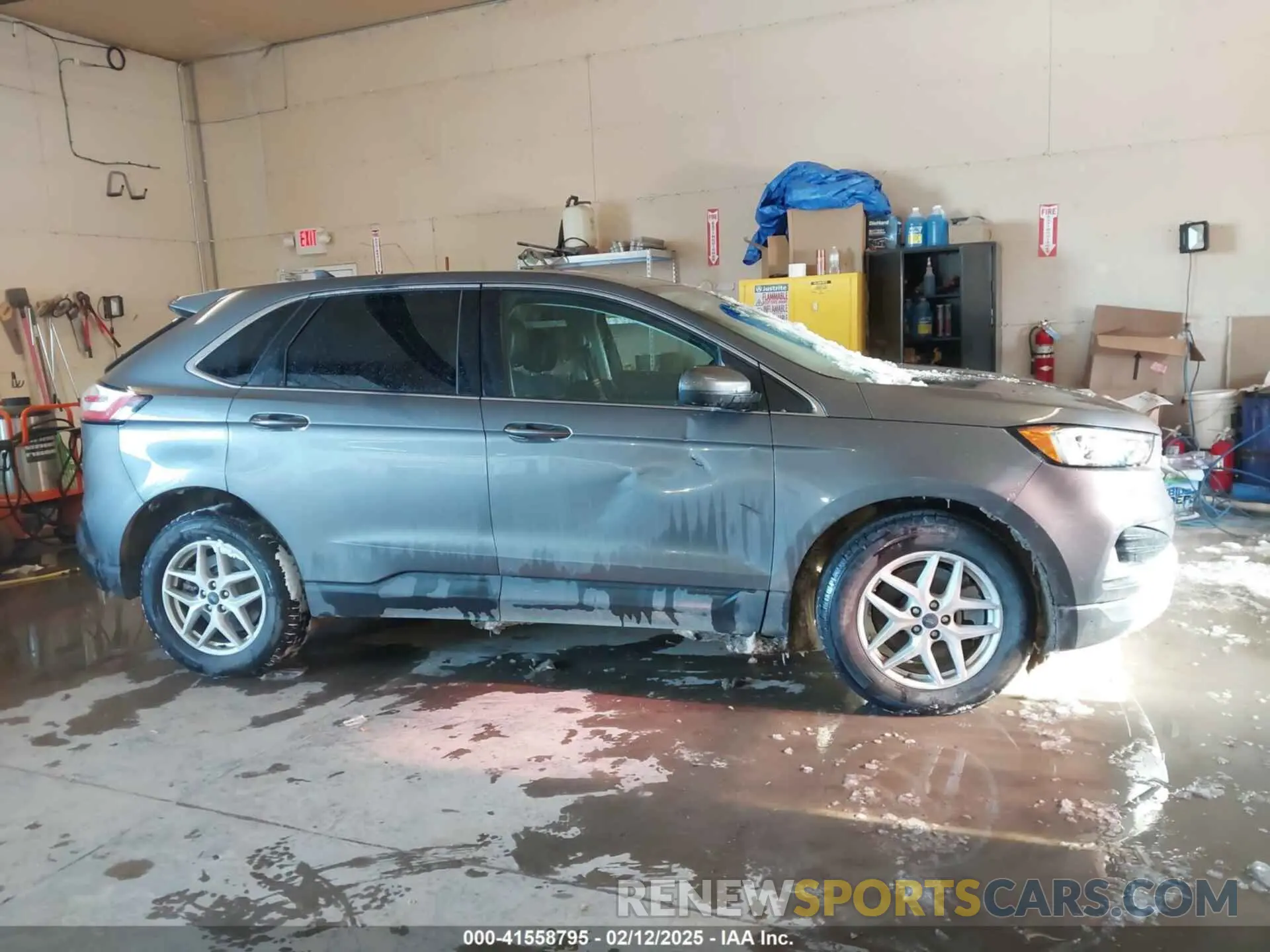 13 Photograph of a damaged car 2FMPK4J98NBA32063 FORD EDGE 2022