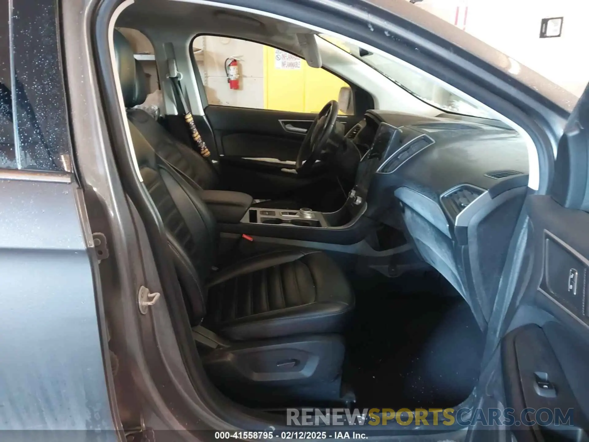 5 Photograph of a damaged car 2FMPK4J98NBA32063 FORD EDGE 2022